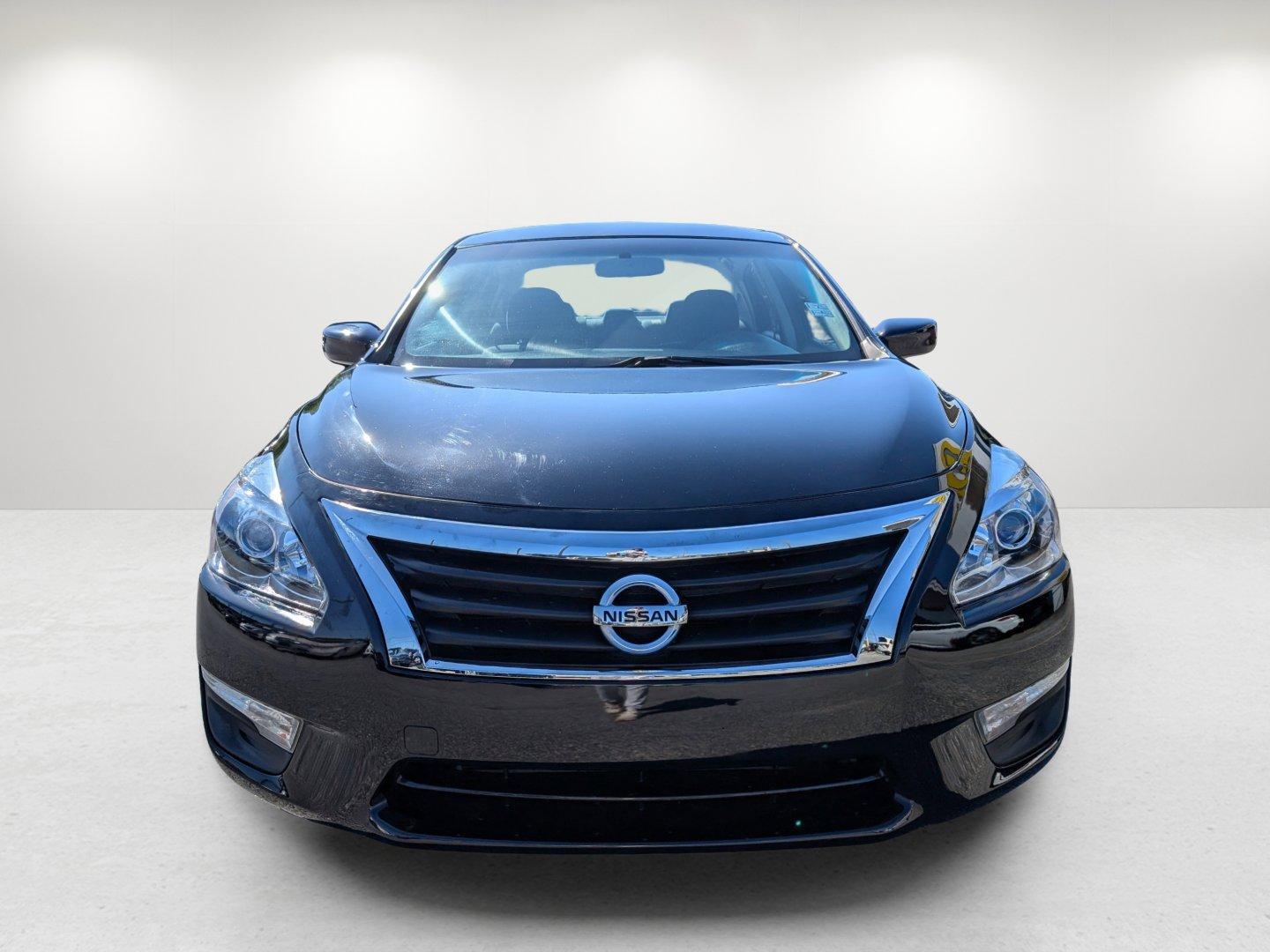2015 /Charcoal Nissan Altima 2.5 S (1N4AL3AP3FN) with an Regular Unleaded I-4 2.5 L/152 engine, 1-Speed CVT w/OD transmission, located at 1430 Gateway Drive, Opelika, AL, 36801, (334) 239-0944, 32.637871, -85.409790 - 2015 Nissan Altima 2.5 S - Photo#1