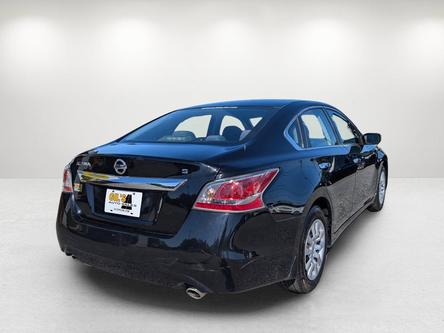 2015 /Charcoal Nissan Altima 2.5 S (1N4AL3AP3FN) with an Regular Unleaded I-4 2.5 L/152 engine, 1-Speed CVT w/OD transmission, located at 1430 Gateway Drive, Opelika, AL, 36801, (334) 239-0944, 32.637871, -85.409790 - 2015 Nissan Altima 2.5 S - Photo#4