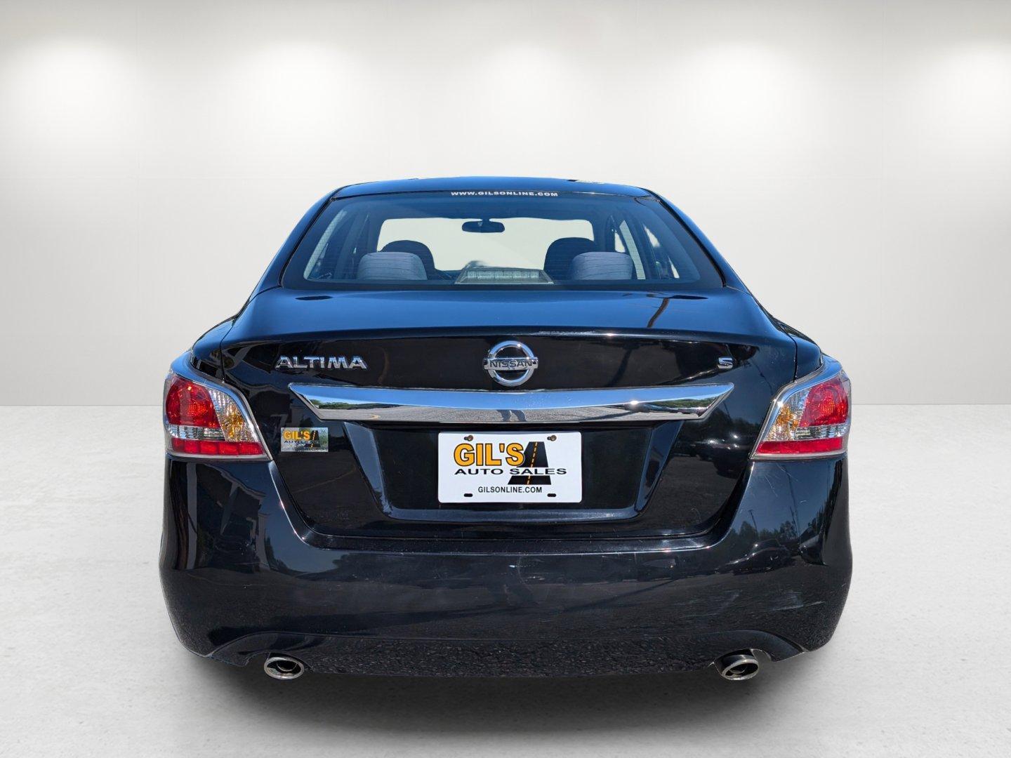 2015 /Charcoal Nissan Altima 2.5 S (1N4AL3AP3FN) with an Regular Unleaded I-4 2.5 L/152 engine, 1-Speed CVT w/OD transmission, located at 1430 Gateway Drive, Opelika, AL, 36801, (334) 239-0944, 32.637871, -85.409790 - 2015 Nissan Altima 2.5 S - Photo#5