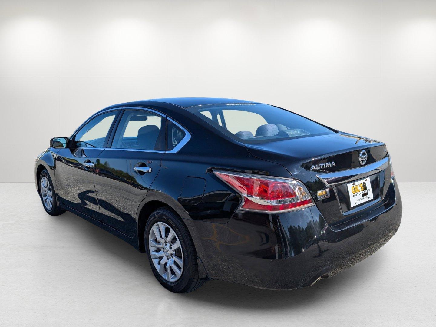 2015 /Charcoal Nissan Altima 2.5 S (1N4AL3AP3FN) with an Regular Unleaded I-4 2.5 L/152 engine, 1-Speed CVT w/OD transmission, located at 1430 Gateway Drive, Opelika, AL, 36801, (334) 239-0944, 32.637871, -85.409790 - 2015 Nissan Altima 2.5 S - Photo#6