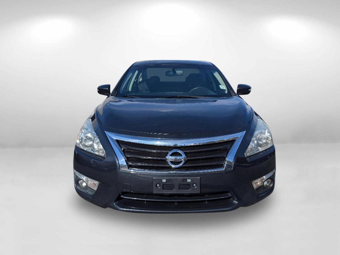 2015 Nissan Altima 2.5 SV (1N4AL3AP1FC) with an Regular Unleaded I-4 2.5 L/152 engine, 1-Speed CVT w/OD transmission, located at 804 22nd Ave, Phenix City, AL, 36870, (334) 297-1860, 32.484749, -85.024475 - 2015 Nissan Altima 2.5 SV - Photo#1