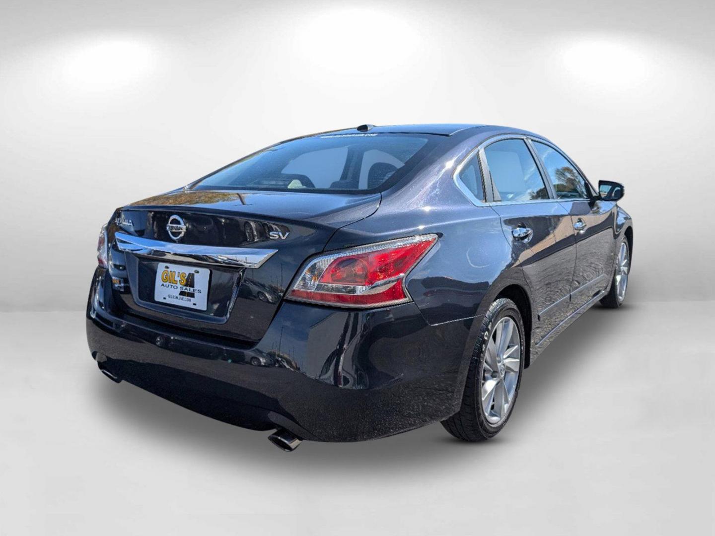 2015 Nissan Altima 2.5 SV (1N4AL3AP1FC) with an Regular Unleaded I-4 2.5 L/152 engine, 1-Speed CVT w/OD transmission, located at 804 22nd Ave, Phenix City, AL, 36870, (334) 297-1860, 32.484749, -85.024475 - 2015 Nissan Altima 2.5 SV - Photo#4