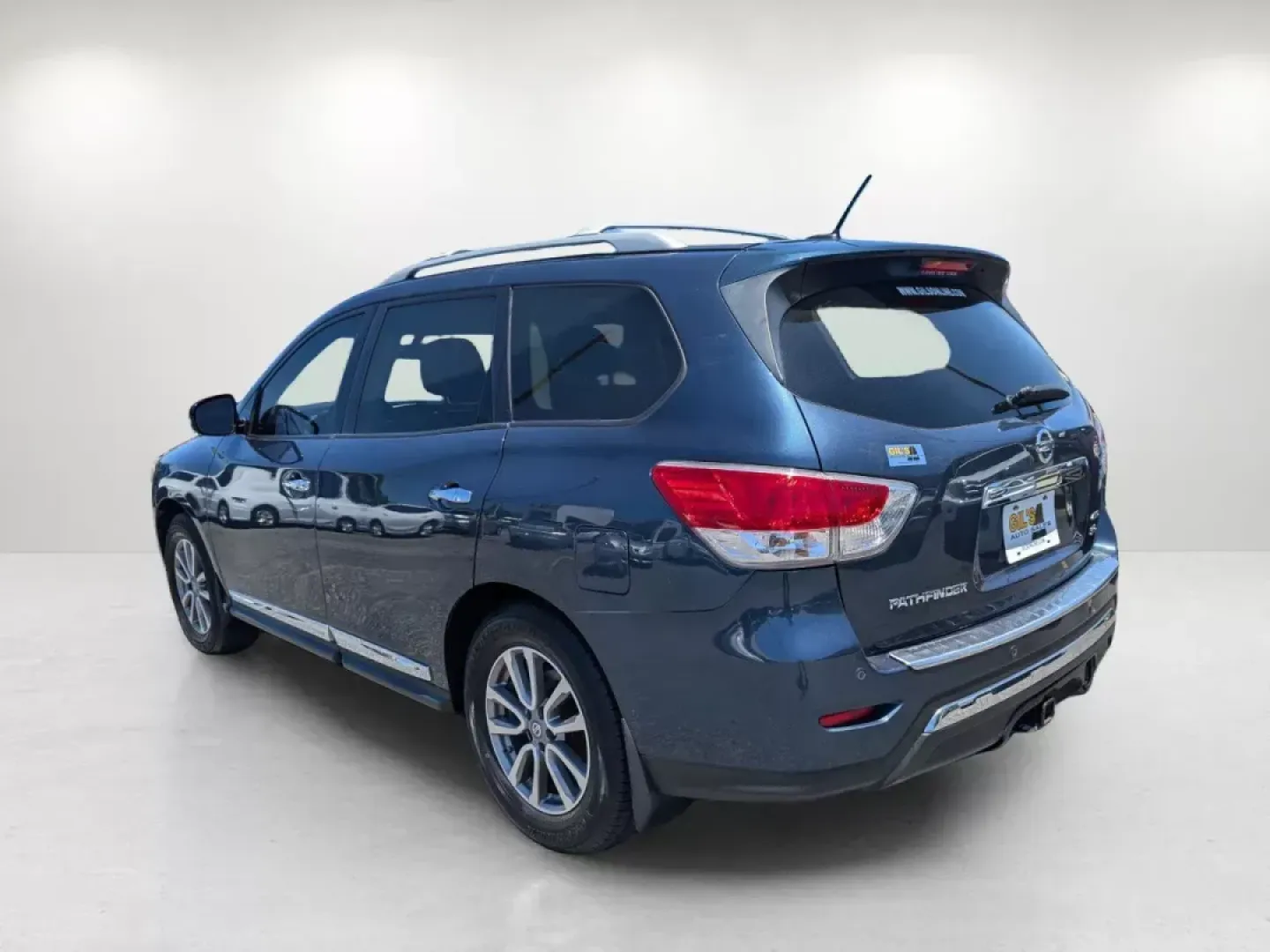 2015 /Charcoal Nissan Pathfinder SL (5N1AR2MM3FC) with an Regular Unleaded V-6 3.5 L/213 engine, 1-Speed CVT w/OD transmission, located at 5115 14th Ave., Columbus, GA, 31904, (706) 323-0345, 32.511494, -84.971046 - **Discover Your Next Adventure with the 2015 Nissan Pathfinder SL at Gils Auto - Columbus!**<br /> <br /> Are you ready for weekend getaways or daily commutes that blend comfort, style, and capability? The 2015 Nissan Pathfinder SL is the perfect SUV for families, adventurers, and anyone looking for - Photo#6