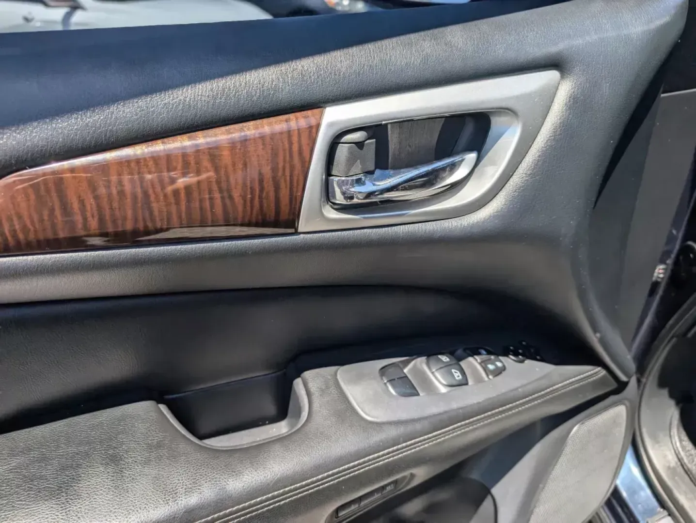 2015 /Charcoal Nissan Pathfinder SL (5N1AR2MM3FC) with an Regular Unleaded V-6 3.5 L/213 engine, 1-Speed CVT w/OD transmission, located at 5115 14th Ave., Columbus, GA, 31904, (706) 323-0345, 32.511494, -84.971046 - **Discover Your Next Adventure with the 2015 Nissan Pathfinder SL at Gils Auto - Columbus!**<br /> <br /> Are you ready for weekend getaways or daily commutes that blend comfort, style, and capability? The 2015 Nissan Pathfinder SL is the perfect SUV for families, adventurers, and anyone looking for - Photo#8