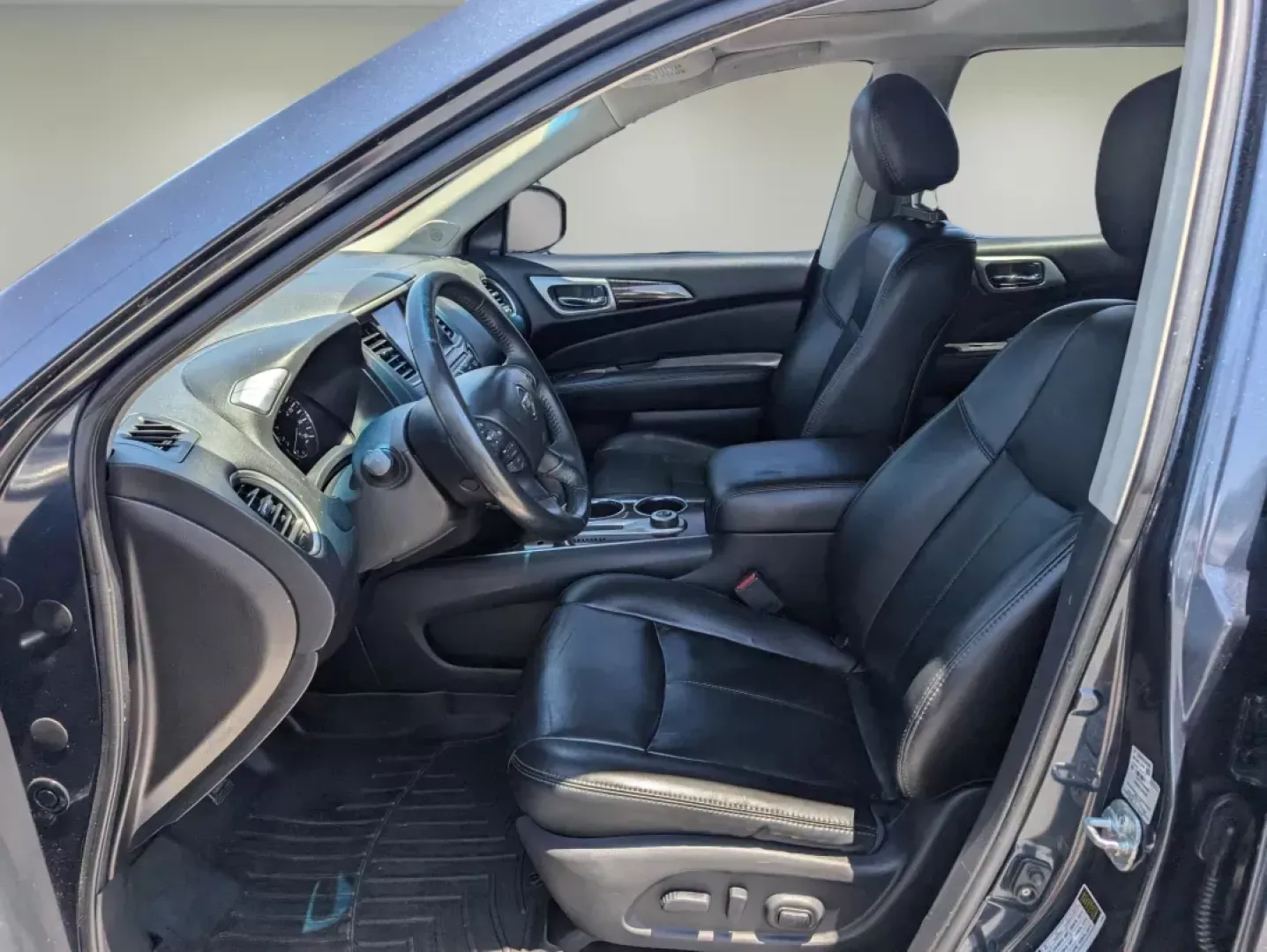 2015 /Charcoal Nissan Pathfinder SL (5N1AR2MM3FC) with an Regular Unleaded V-6 3.5 L/213 engine, 1-Speed CVT w/OD transmission, located at 5115 14th Ave., Columbus, GA, 31904, (706) 323-0345, 32.511494, -84.971046 - **Discover Your Next Adventure with the 2015 Nissan Pathfinder SL at Gils Auto - Columbus!**<br /> <br /> Are you ready for weekend getaways or daily commutes that blend comfort, style, and capability? The 2015 Nissan Pathfinder SL is the perfect SUV for families, adventurers, and anyone looking for - Photo#9