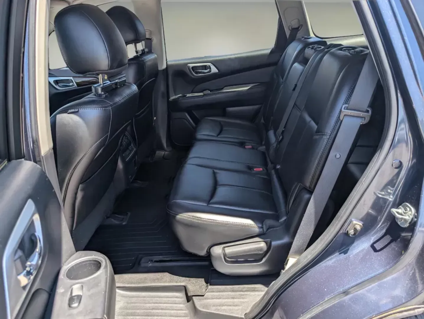 2015 /Charcoal Nissan Pathfinder SL (5N1AR2MM3FC) with an Regular Unleaded V-6 3.5 L/213 engine, 1-Speed CVT w/OD transmission, located at 5115 14th Ave., Columbus, GA, 31904, (706) 323-0345, 32.511494, -84.971046 - **Discover Your Next Adventure with the 2015 Nissan Pathfinder SL at Gils Auto - Columbus!**<br /> <br /> Are you ready for weekend getaways or daily commutes that blend comfort, style, and capability? The 2015 Nissan Pathfinder SL is the perfect SUV for families, adventurers, and anyone looking for - Photo#10