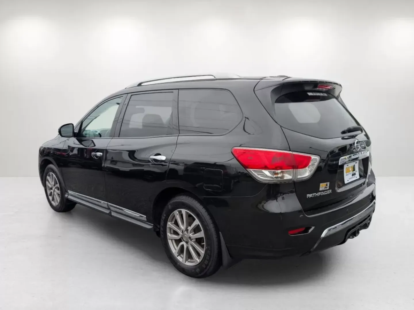 2015 /Charcoal Nissan Pathfinder SL (5N1AR2MN6FC) with an Other engine, located at 3959 U.S. 80 W, Phenix City, AL, 36870, (334) 297-4885, 32.469296, -85.135185 - Discover the perfect blend of luxury and utility with this 2015 Nissan Pathfinder SL, designed for families and adventurers alike! Whether you're navigating busy streets for your daily commute or embarking on unforgettable road trips, this versatile SUV is ready to elevate your lifestyle. With its s - Photo#6
