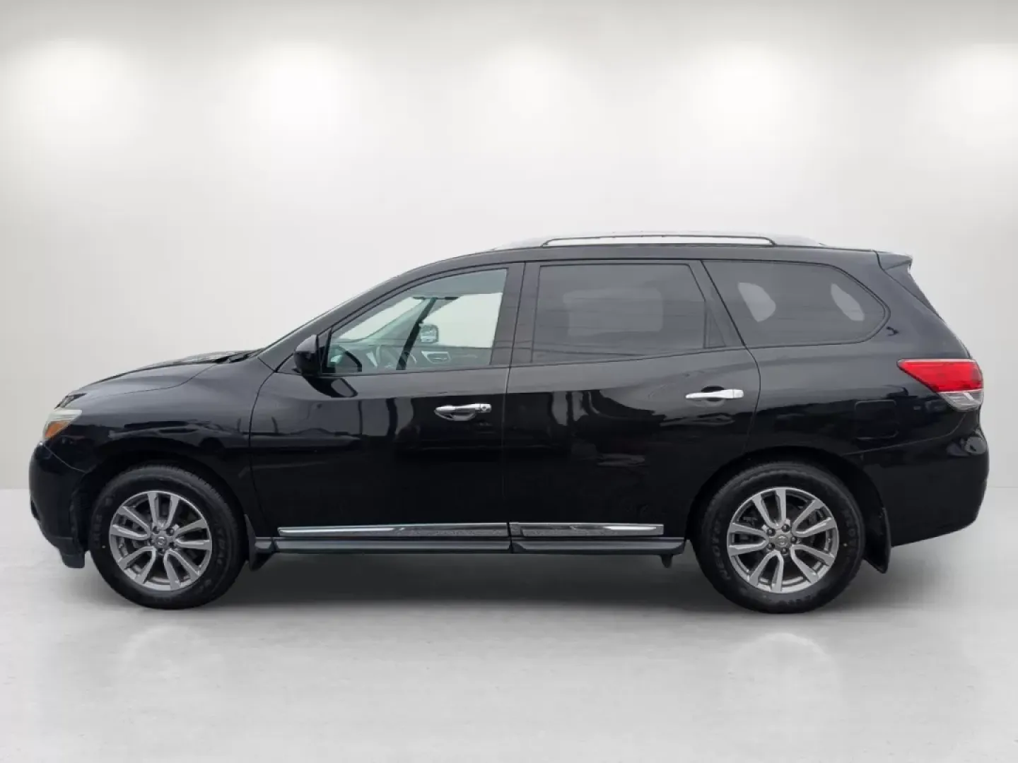 2015 /Charcoal Nissan Pathfinder SL (5N1AR2MN6FC) with an Other engine, located at 3959 U.S. 80 W, Phenix City, AL, 36870, (334) 297-4885, 32.469296, -85.135185 - Discover the perfect blend of luxury and utility with this 2015 Nissan Pathfinder SL, designed for families and adventurers alike! Whether you're navigating busy streets for your daily commute or embarking on unforgettable road trips, this versatile SUV is ready to elevate your lifestyle. With its s - Photo#7