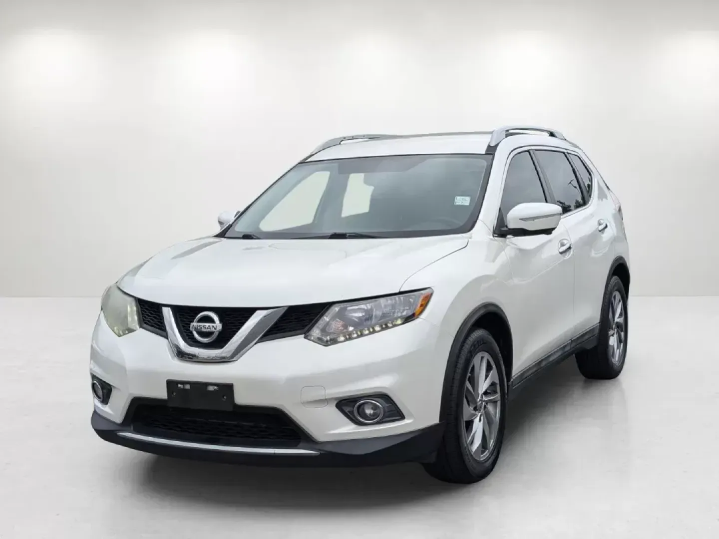 2015 /Charcoal Nissan Rogue SL (5N1AT2MT8FC) with an Regular Unleaded I-4 2.5 L/152 engine, 1-Speed CVT w/OD transmission, located at 7000 Northlake Connector, Columbus, GA, 31904, (706) 987-8085, 32.524975, -84.978134 - 2015 Nissan Rogue SL - Photo#0