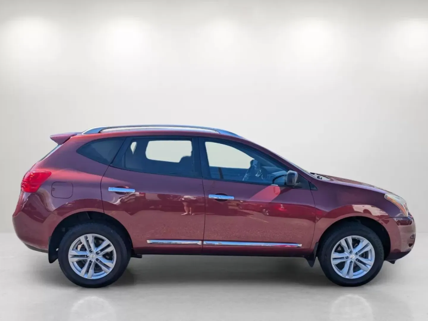 2015 /Gray Nissan Rogue S (JN8AS5MT4FW) with an Other engine, located at 1430 Gateway Drive, Opelika, AL, 36801, (334) 239-0944, 32.637871, -85.409790 - **Embrace Adventure with the 2015 Nissan Rogue Select Perfect for Your Next Family Getaway!**<br /> <br /> If you're seeking a vehicle that effortlessly blends comfort, style, and functionality, look no further than this 2015 Nissan Rogue Select S. This SUV is tailored for growing families, making - Photo#4