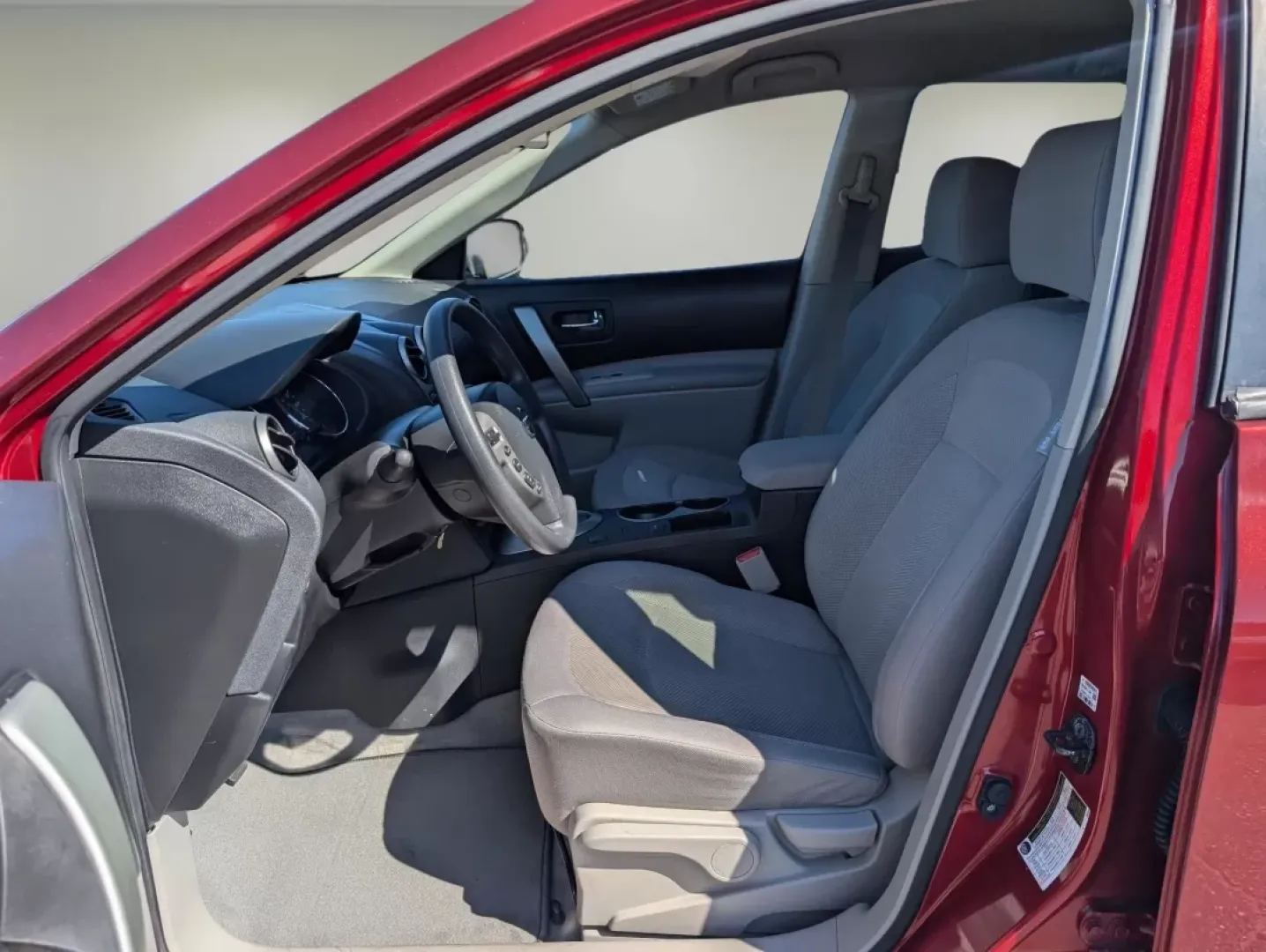 2015 /Gray Nissan Rogue S (JN8AS5MT4FW) with an Other engine, located at 1430 Gateway Drive, Opelika, AL, 36801, (334) 239-0944, 32.637871, -85.409790 - **Embrace Adventure with the 2015 Nissan Rogue Select Perfect for Your Next Family Getaway!**<br /> <br /> If you're seeking a vehicle that effortlessly blends comfort, style, and functionality, look no further than this 2015 Nissan Rogue Select S. This SUV is tailored for growing families, making - Photo#8