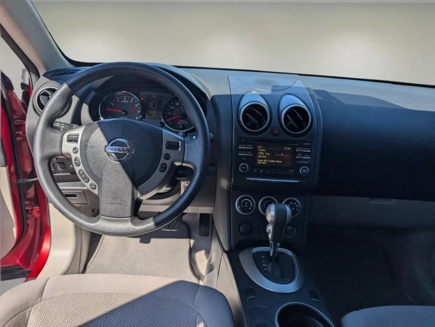 2015 /Gray Nissan Rogue S (JN8AS5MT4FW) with an Other engine, located at 1430 Gateway Drive, Opelika, AL, 36801, (334) 239-0944, 32.637871, -85.409790 - **Embrace Adventure with the 2015 Nissan Rogue Select Perfect for Your Next Family Getaway!**<br /> <br /> If you're seeking a vehicle that effortlessly blends comfort, style, and functionality, look no further than this 2015 Nissan Rogue Select S. This SUV is tailored for growing families, making - Photo#10