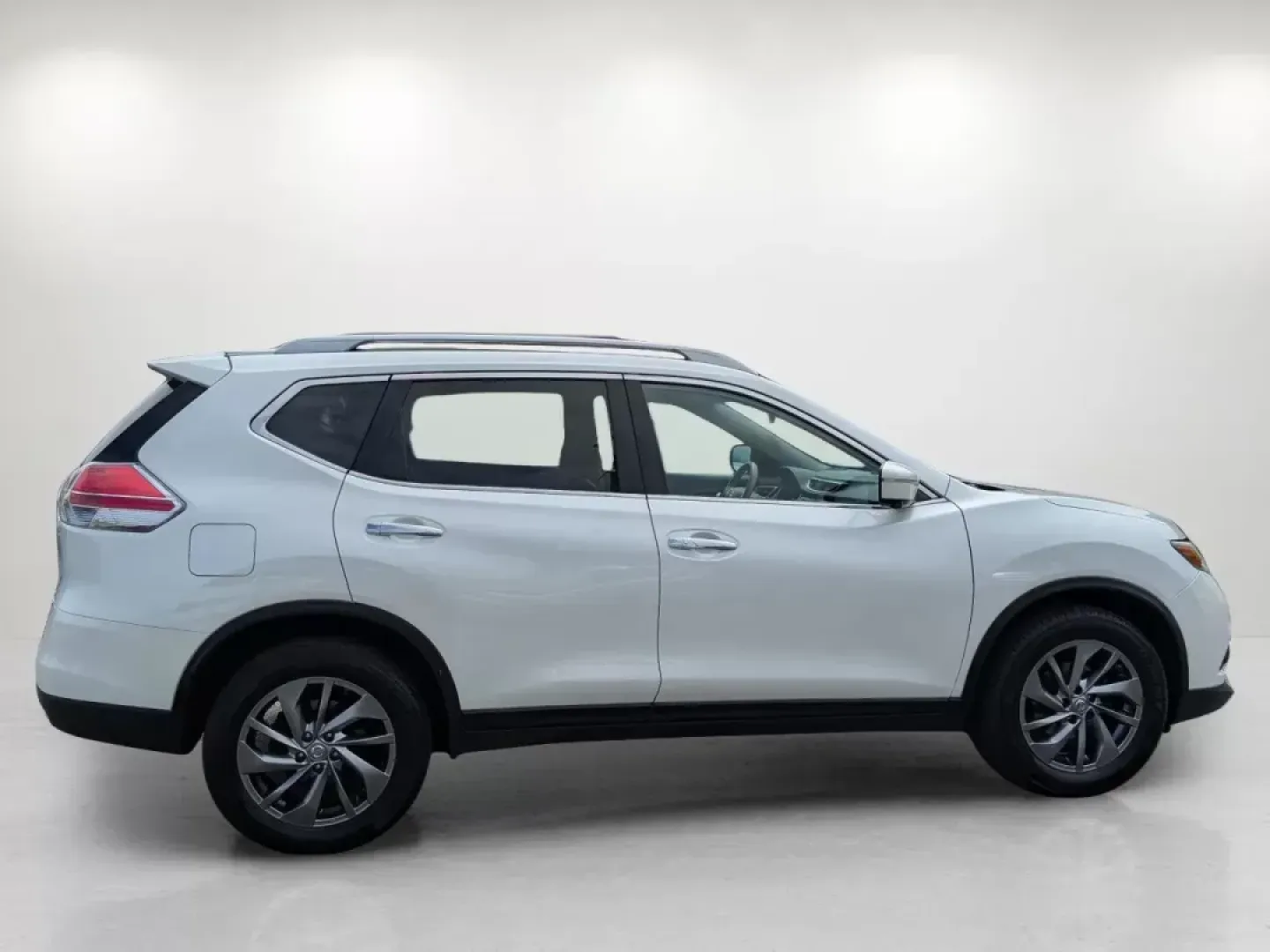 2015 /Almond Nissan Rogue SL (5N1AT2MV2FC) with an Other engine, located at 1430 Gateway Drive, Opelika, AL, 36801, (334) 239-0944, 32.637871, -85.409790 - Looking for a versatile vehicle that can seamlessly transition from daily commutes to weekend adventures? Look no further than this stunning 2015 Nissan Rogue SL, now available at Gils Auto in Opelika, AL! This SUV is perfect for growing families, budget-conscious buyers, or anyone who craves a reli - Photo#3