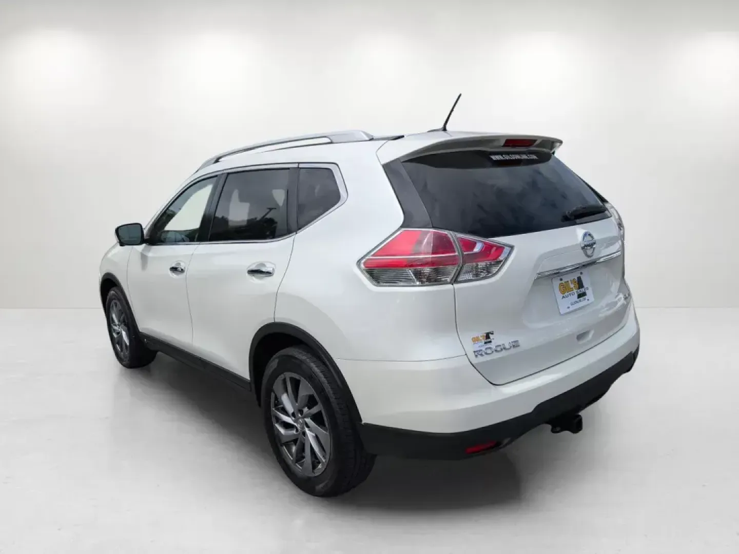2015 /Almond Nissan Rogue SL (5N1AT2MV2FC) with an Other engine, located at 1430 Gateway Drive, Opelika, AL, 36801, (334) 239-0944, 32.637871, -85.409790 - Looking for a versatile vehicle that can seamlessly transition from daily commutes to weekend adventures? Look no further than this stunning 2015 Nissan Rogue SL, now available at Gils Auto in Opelika, AL! This SUV is perfect for growing families, budget-conscious buyers, or anyone who craves a reli - Photo#6