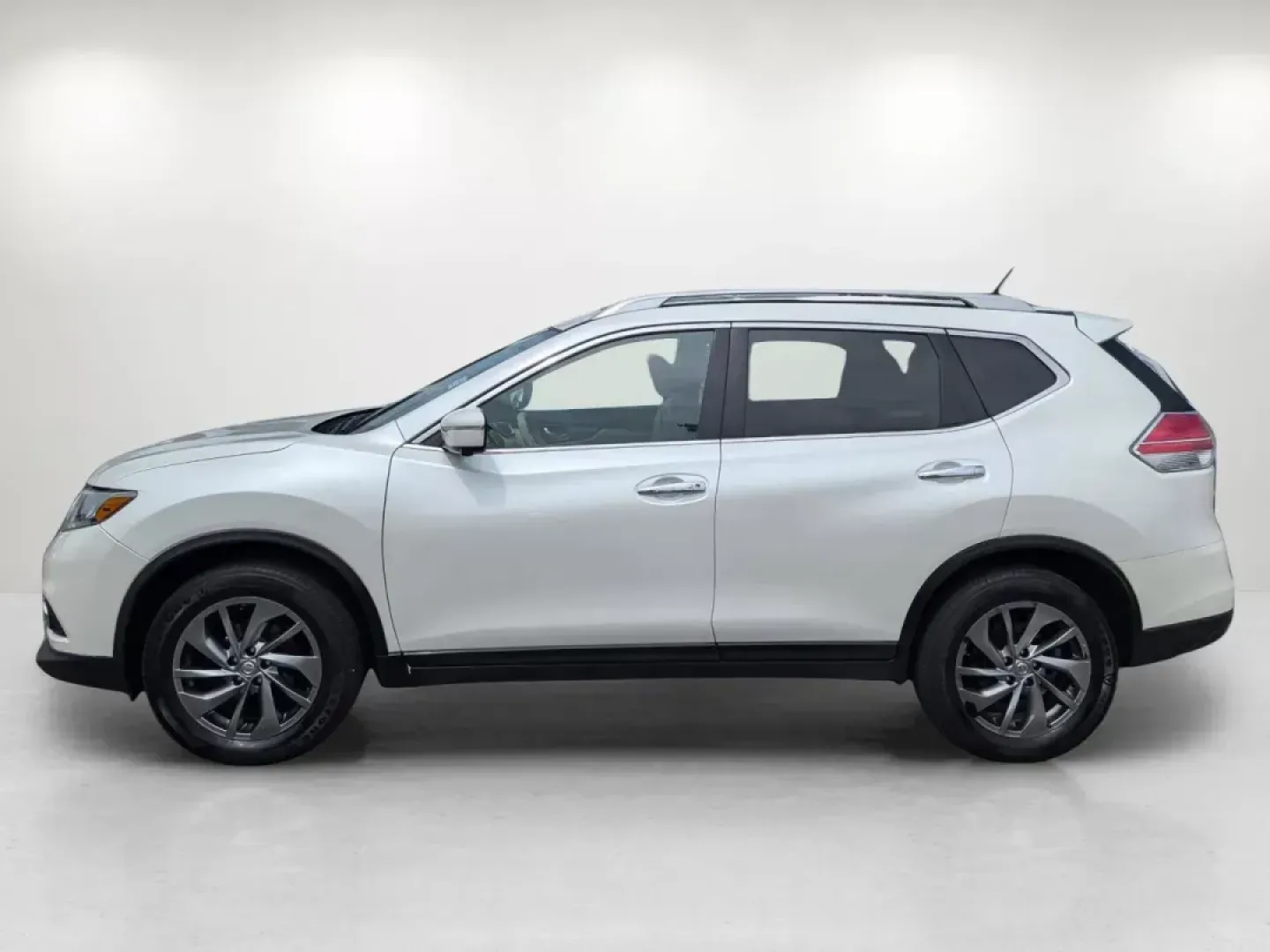 2015 /Almond Nissan Rogue SL (5N1AT2MV2FC) with an Other engine, located at 1430 Gateway Drive, Opelika, AL, 36801, (334) 239-0944, 32.637871, -85.409790 - Looking for a versatile vehicle that can seamlessly transition from daily commutes to weekend adventures? Look no further than this stunning 2015 Nissan Rogue SL, now available at Gils Auto in Opelika, AL! This SUV is perfect for growing families, budget-conscious buyers, or anyone who craves a reli - Photo#7