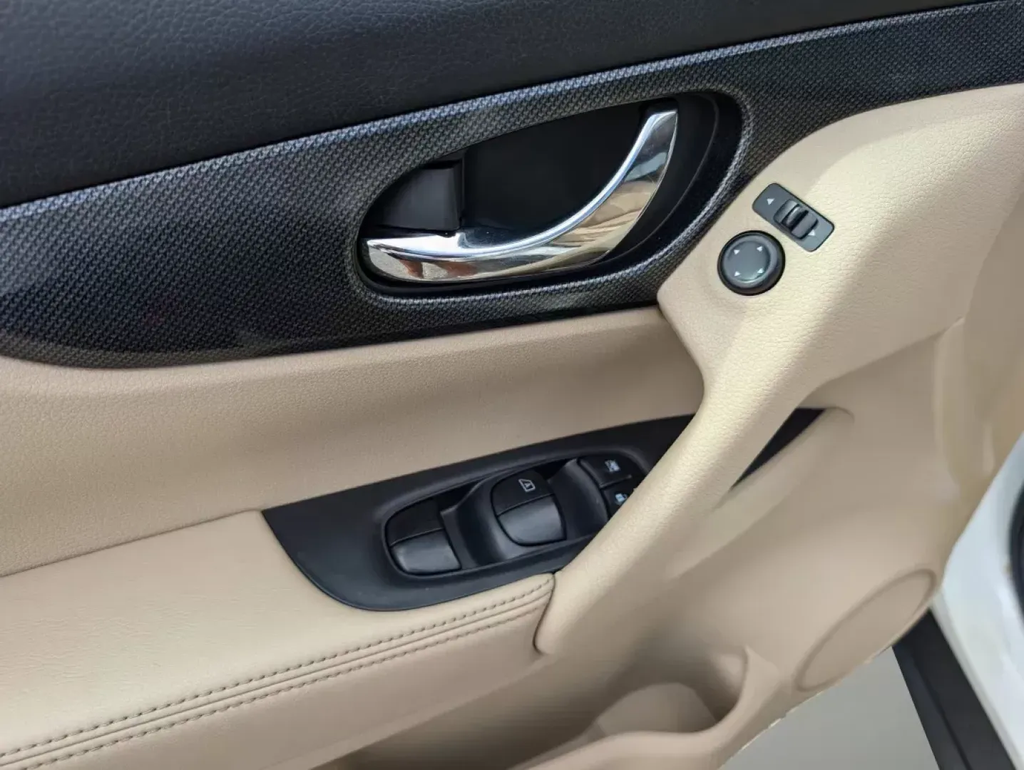 2015 /Almond Nissan Rogue SL (5N1AT2MV2FC) with an Other engine, located at 1430 Gateway Drive, Opelika, AL, 36801, (334) 239-0944, 32.637871, -85.409790 - Looking for a versatile vehicle that can seamlessly transition from daily commutes to weekend adventures? Look no further than this stunning 2015 Nissan Rogue SL, now available at Gils Auto in Opelika, AL! This SUV is perfect for growing families, budget-conscious buyers, or anyone who craves a reli - Photo#8