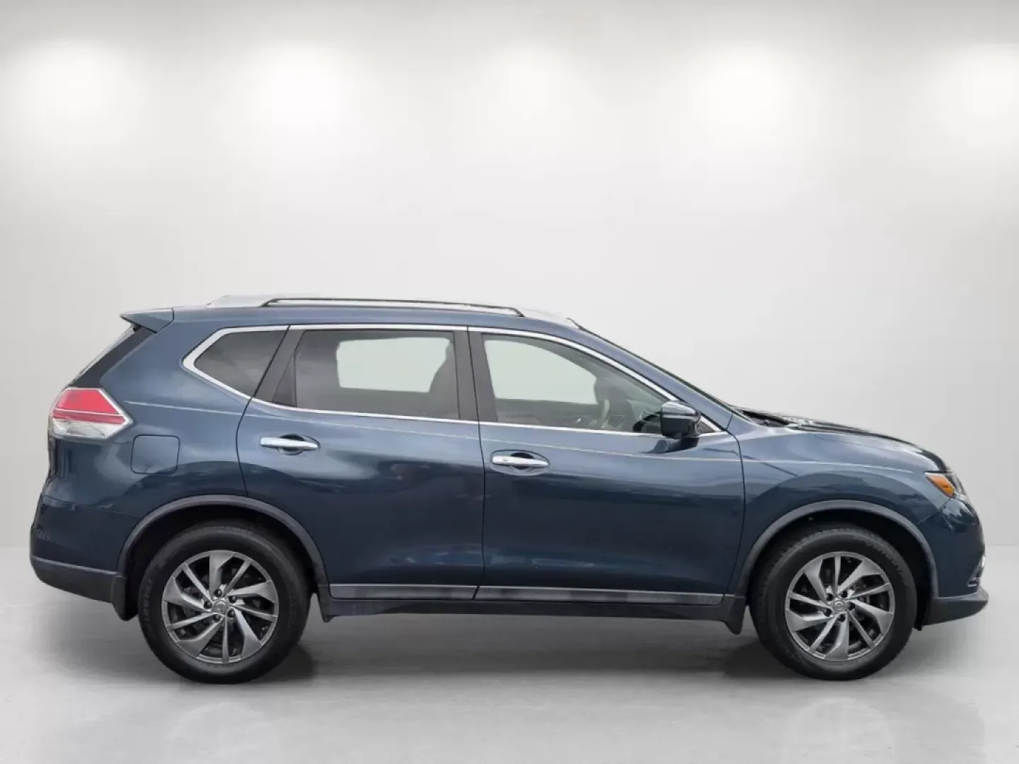 2015 /Almond Nissan Rogue SL (5N1AT2MT1FC) with an Other engine, located at 7000 Northlake Connector, Columbus, GA, 31904, (706) 987-8085, 32.524975, -84.978134 - **Discover Your Next Adventure with the 2015 Nissan Rogue at Gils Auto!**<br /> <br /> Are you ready to upgrade your driving experience? Whether you're a growing family looking for spacious comfort, a weekend warrior seeking adventure, or a daily commuter wanting efficiency and style, the 2015 Nissa - Photo#3