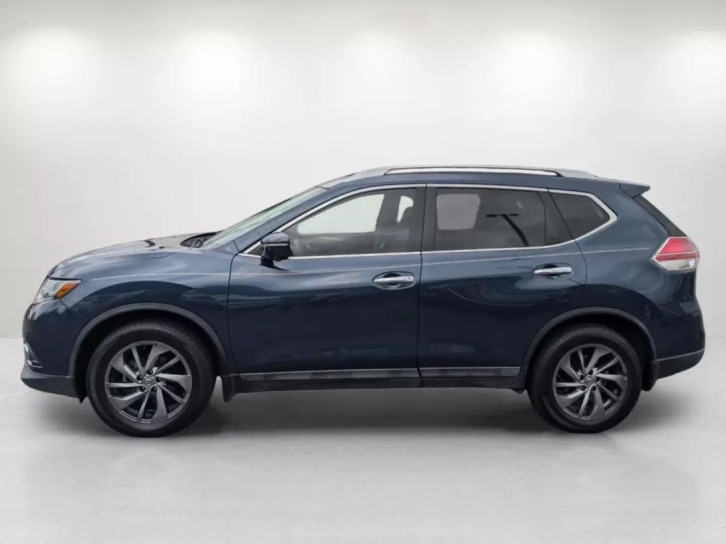2015 /Almond Nissan Rogue SL (5N1AT2MT1FC) with an Other engine, located at 7000 Northlake Connector, Columbus, GA, 31904, (706) 987-8085, 32.524975, -84.978134 - **Discover Your Next Adventure with the 2015 Nissan Rogue at Gils Auto!**<br /> <br /> Are you ready to upgrade your driving experience? Whether you're a growing family looking for spacious comfort, a weekend warrior seeking adventure, or a daily commuter wanting efficiency and style, the 2015 Nissa - Photo#6