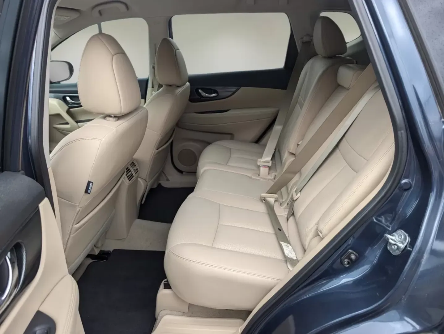 2015 /Almond Nissan Rogue SL (5N1AT2MT1FC) with an Other engine, located at 7000 Northlake Connector, Columbus, GA, 31904, (706) 987-8085, 32.524975, -84.978134 - **Discover Your Next Adventure with the 2015 Nissan Rogue at Gils Auto!**<br /> <br /> Are you ready to upgrade your driving experience? Whether you're a growing family looking for spacious comfort, a weekend warrior seeking adventure, or a daily commuter wanting efficiency and style, the 2015 Nissa - Photo#9