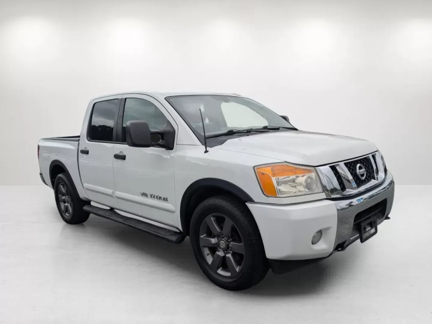 2015 /Almond Nissan Titan SV (1N6BA0EDXFN) with an Other engine, located at 1430 Gateway Drive, Opelika, AL, 36801, (334) 239-0944, 32.637871, -85.409790 - 2015 Nissan Titan SV - Photo#2