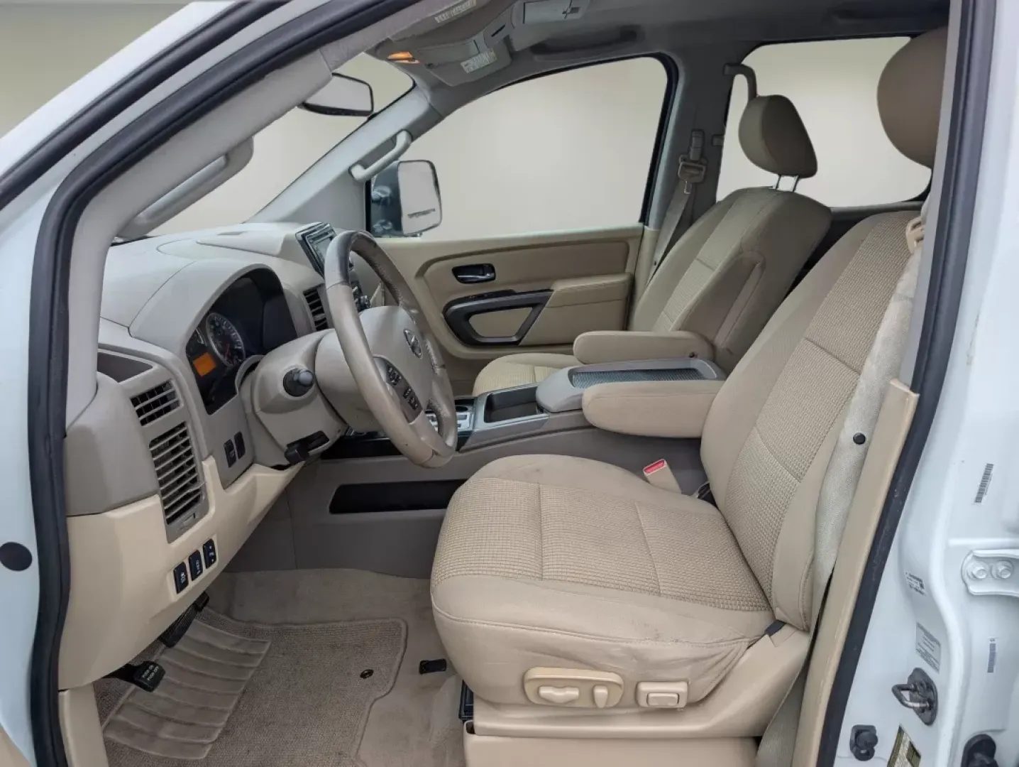2015 /Almond Nissan Titan SV (1N6BA0EDXFN) with an Other engine, located at 1430 Gateway Drive, Opelika, AL, 36801, (334) 239-0944, 32.637871, -85.409790 - 2015 Nissan Titan SV - Photo#9