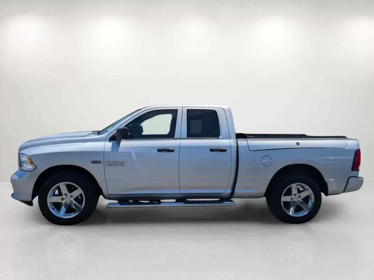 2015 /Diesel Gray/Black Ram 1500 Express (1C6RR6FT2FS) with an Regular Unleaded V-8 5.7 L/345 engine, 8-Speed Automatic w/OD transmission, located at 3959 U.S. 80 W, Phenix City, AL, 36870, (334) 297-4885, 32.469296, -85.135185 - 2015 Ram 1500 Express - Photo#8