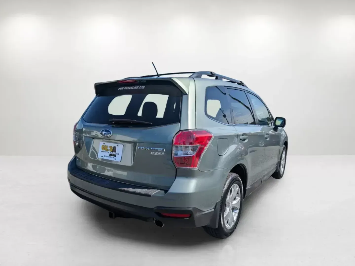 2015 /Gray Subaru Forester 2.5i Limited (JF2SJAHC5FH) with an Regular Unleaded H-4 2.5 L/152 engine, 6-Speed CVT w/OD transmission, located at 1430 Gateway Drive, Opelika, AL, 36801, (334) 239-0944, 32.637871, -85.409790 - 2015 Subaru Forester 2.5i Limited - Photo#4