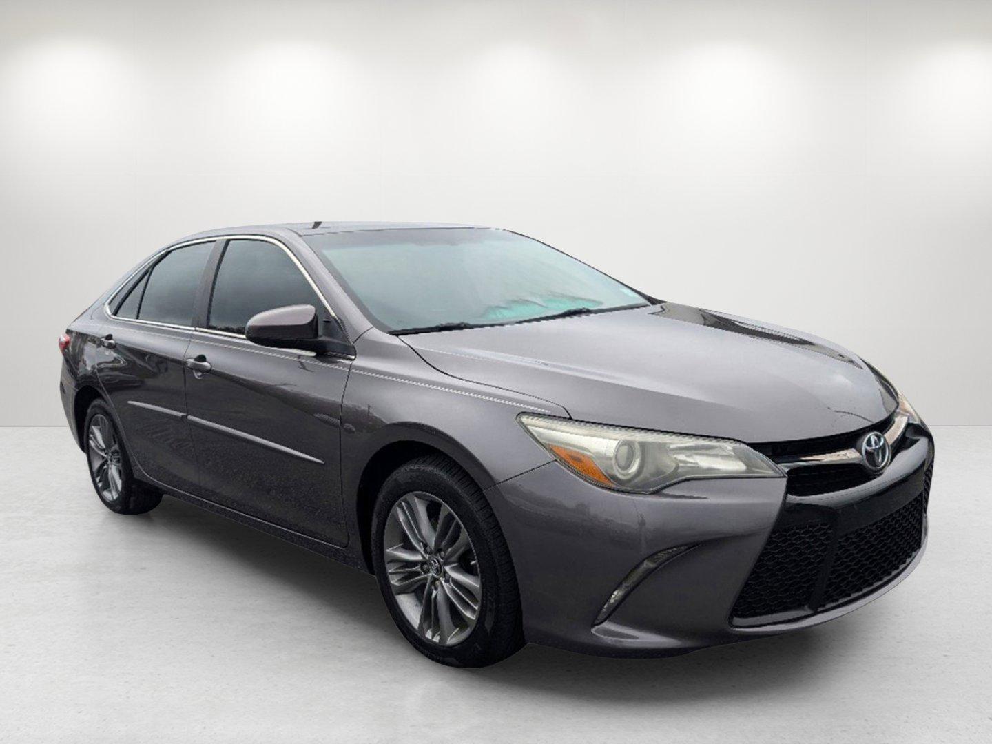 2015 Toyota Camry SE (4T1BF1FK7FU) with an Regular Unleaded I-4 2.5 L/152 engine, 6-Speed Automatic w/OD transmission, located at 7000 Northlake Connector, Columbus, GA, 31904, (706) 987-8085, 32.524975, -84.978134 - 2015 Toyota Camry SE - Photo#2