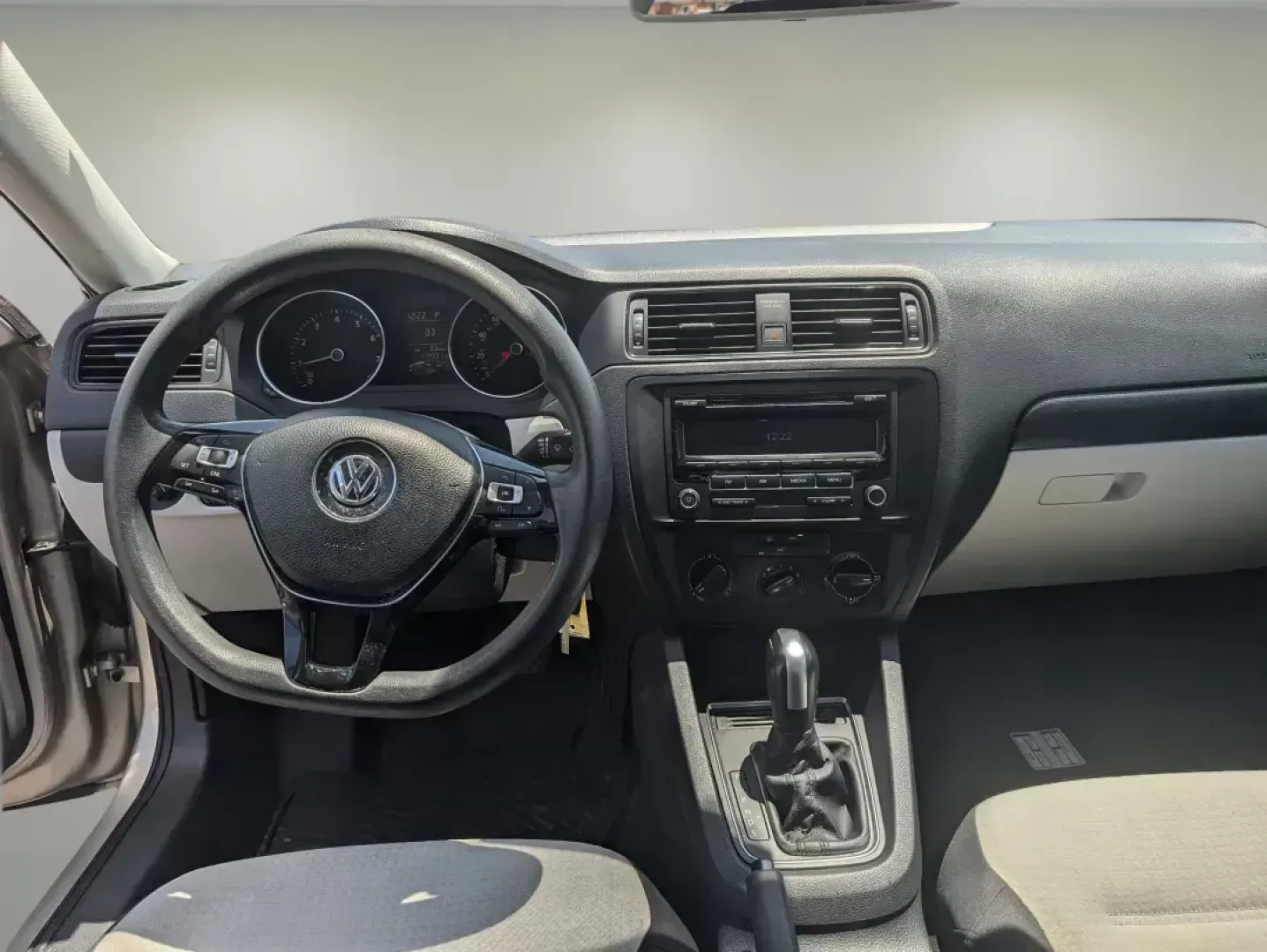 2015 Volkswagen Jetta Sedan (3VW2K7AJ3FM) with an Regular Unleaded I-4 2.0 L/121 engine, 6-Speed Automatic w/OD transmission, located at 1430 Gateway Drive, Opelika, AL, 36801, (334) 239-0944, 32.637871, -85.409790 - 2015 Volkswagen Jetta Sedan - Photo#11