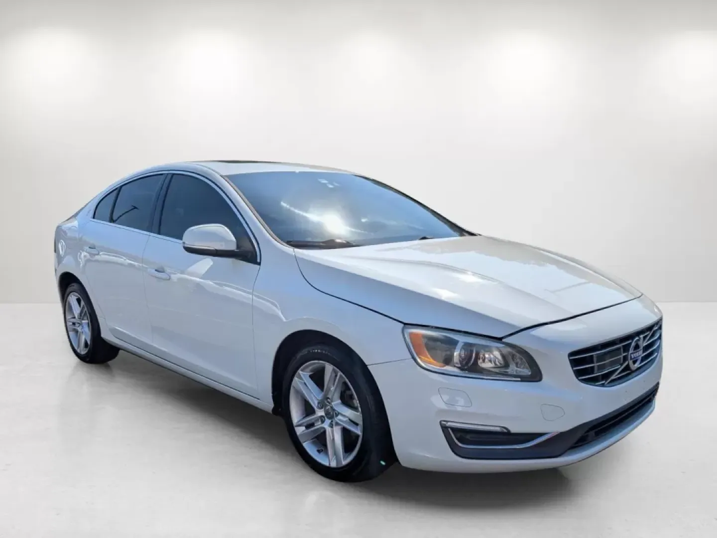 2015 Volvo S60 T5 Drive-E Platinum (YV140MFM3F1) with an Other engine, located at 7000 Northlake Connector, Columbus, GA, 31904, (706) 987-8085, 32.524975, -84.978134 - Looking for a stylish and reliable sedan that combines safety, comfort, and advanced tech features? The 2015 Volvo S60 T5 Drive-E Platinum could be your ideal match! Perfect for busy professionals commuting through Phenix City, AL, or growing families navigating everyday adventures, this sophisticat - Photo#2