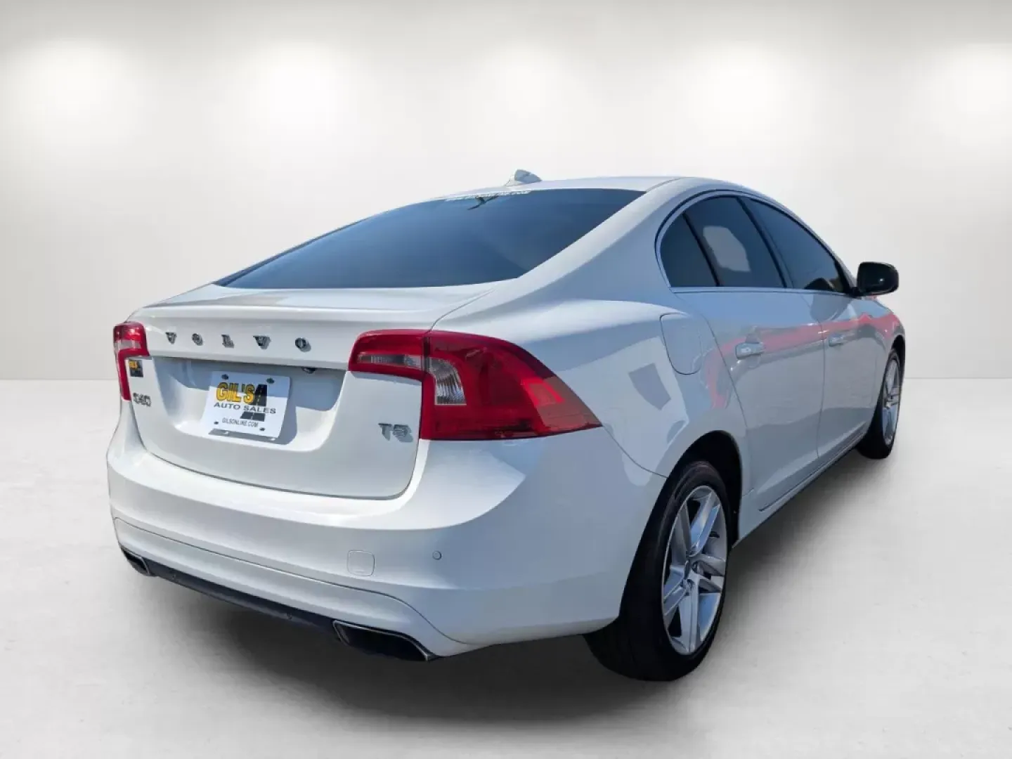 2015 Volvo S60 T5 Drive-E Platinum (YV140MFM3F1) with an Other engine, located at 7000 Northlake Connector, Columbus, GA, 31904, (706) 987-8085, 32.524975, -84.978134 - Looking for a stylish and reliable sedan that combines safety, comfort, and advanced tech features? The 2015 Volvo S60 T5 Drive-E Platinum could be your ideal match! Perfect for busy professionals commuting through Phenix City, AL, or growing families navigating everyday adventures, this sophisticat - Photo#4