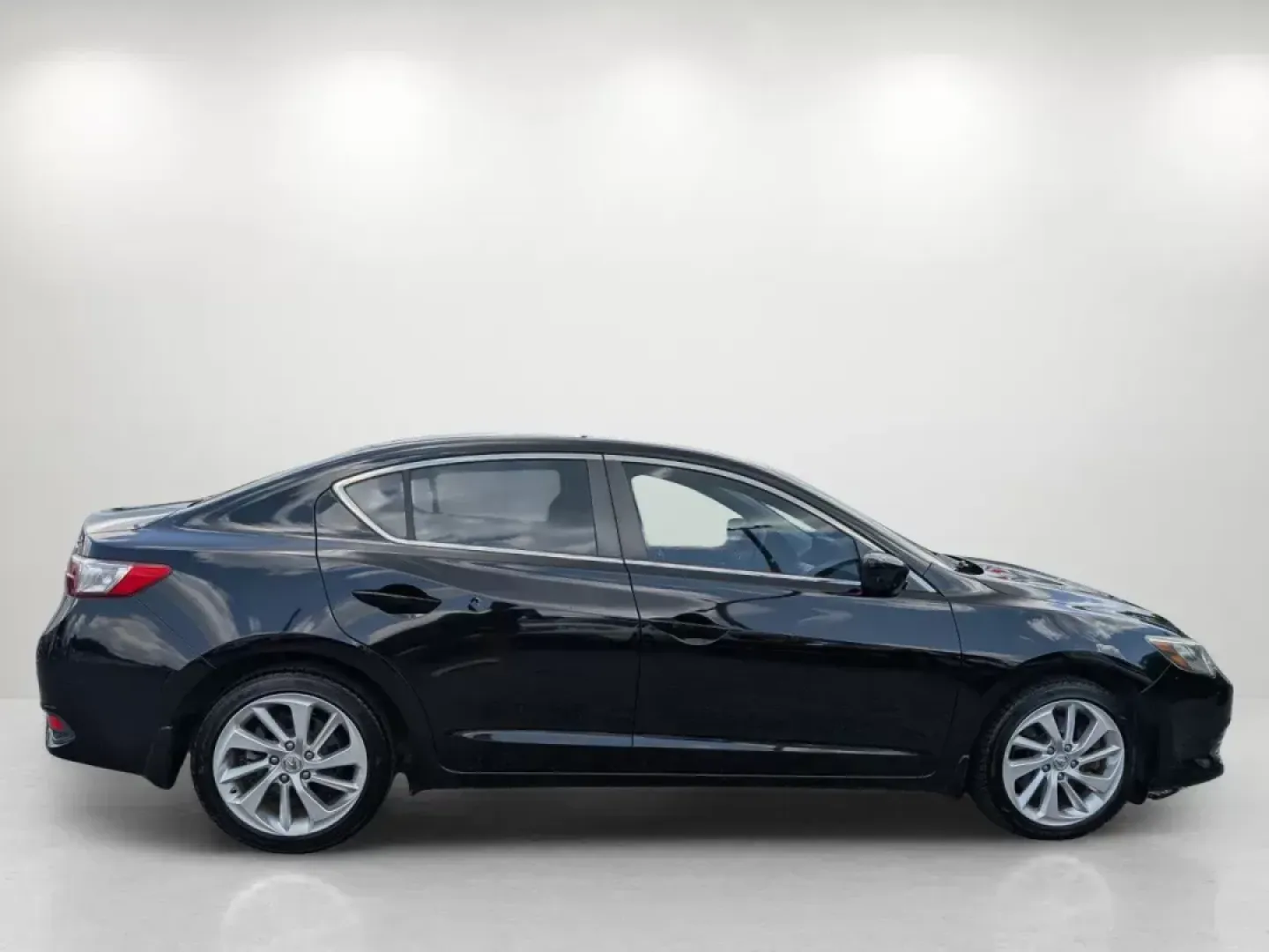 2016 Acura ILX w/Premium Pkg (19UDE2F7XGA) with an Premium Unleaded I-4 2.4 L/144 engine, 8-Speed Auto-Shift Manual w/OD transmission, located at 5115 14th Ave., Columbus, GA, 31904, (706) 323-0345, 32.511494, -84.971046 - **Elevate Your Driving Experience with the 2016 Acura ILX Perfect for Your Next Adventure!**<br /> <br /> If you're searching for a vehicle that combines style, performance, and reliability, look no further than this stunning 2016 Acura ILX, available now at Gils Auto in Columbus, GA. With its slee - Photo#3