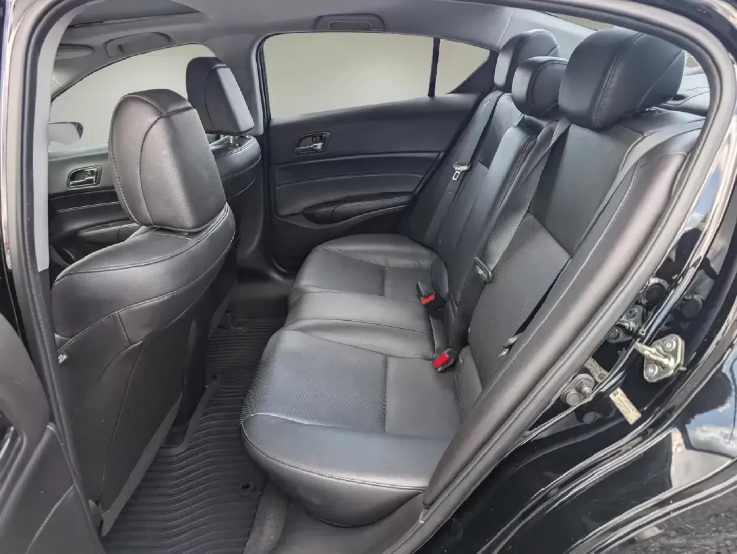 2016 Acura ILX w/Premium Pkg (19UDE2F7XGA) with an Premium Unleaded I-4 2.4 L/144 engine, 8-Speed Auto-Shift Manual w/OD transmission, located at 5115 14th Ave., Columbus, GA, 31904, (706) 323-0345, 32.511494, -84.971046 - **Elevate Your Driving Experience with the 2016 Acura ILX Perfect for Your Next Adventure!**<br /> <br /> If you're searching for a vehicle that combines style, performance, and reliability, look no further than this stunning 2016 Acura ILX, available now at Gils Auto in Columbus, GA. With its slee - Photo#10