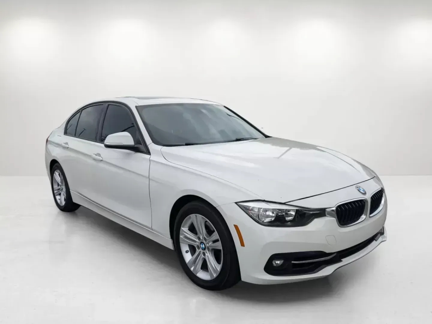 2016 BMW 3 Series 328i (WBA8E9C57GK) with an Intercooled Turbo Premium Unleaded I-4 2.0 L/122 engine, 8-Speed Automatic w/OD transmission, located at 7000 Northlake Connector, Columbus, GA, 31904, (706) 987-8085, 32.524975, -84.978134 - 2016 BMW 3 Series 328i - Photo#5