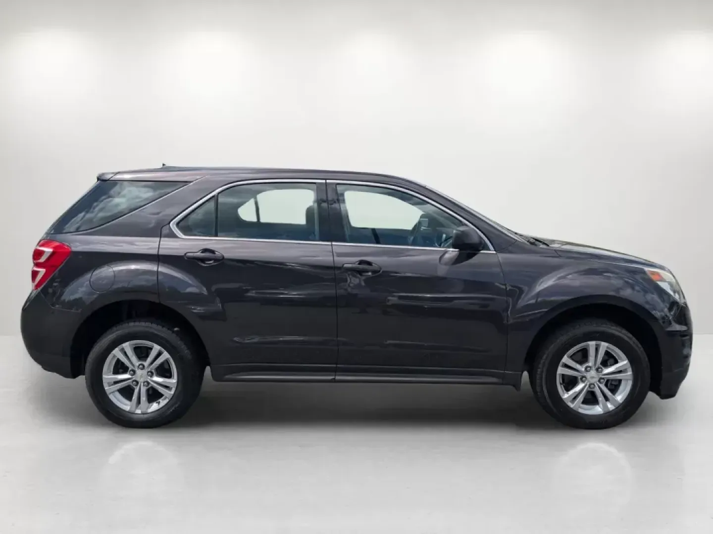 2016 /Jet Black Chevrolet Equinox LS (2GNALBEK9G6) with an Gas I4 2.4/145 engine, 6-Speed Automatic transmission, located at 804 22nd Ave, Phenix City, AL, 36870, (334) 297-1860, 32.484749, -85.024475 - **Experience Adventure with the 2016 Chevrolet Equinox LS Your Perfect Road Companion!**<br /> <br /> Are you ready to elevate your daily commute or embark on weekend adventures with family and friends? The 2016 Chevrolet Equinox LS is designed to meet the demands of modern lifestyles, making it a - Photo#4