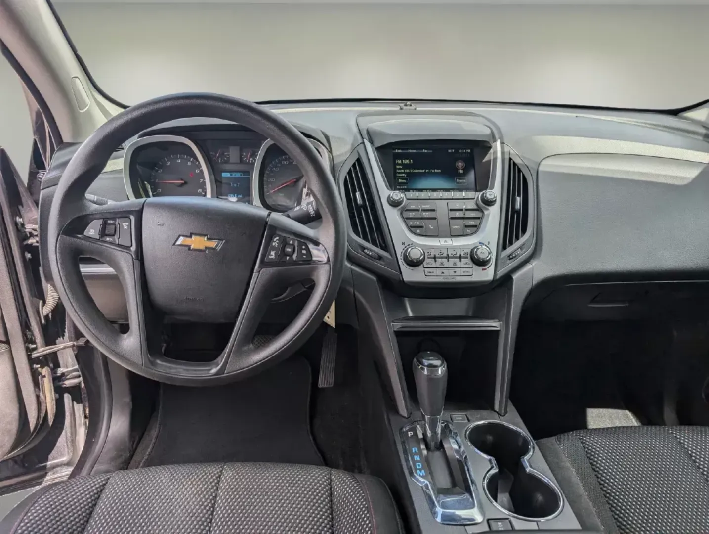 2016 /Jet Black Chevrolet Equinox LS (2GNALBEK9G6) with an Gas I4 2.4/145 engine, 6-Speed Automatic transmission, located at 804 22nd Ave, Phenix City, AL, 36870, (334) 297-1860, 32.484749, -85.024475 - **Experience Adventure with the 2016 Chevrolet Equinox LS Your Perfect Road Companion!**<br /> <br /> Are you ready to elevate your daily commute or embark on weekend adventures with family and friends? The 2016 Chevrolet Equinox LS is designed to meet the demands of modern lifestyles, making it a - Photo#12