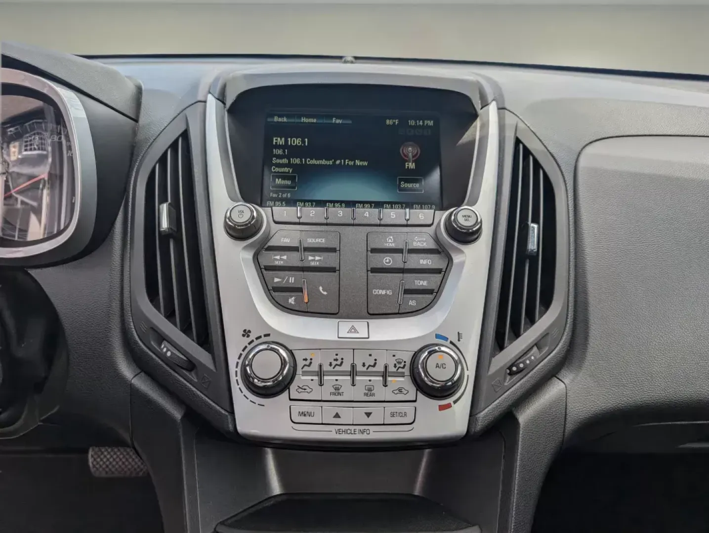 2016 /Jet Black Chevrolet Equinox LS (2GNALBEK9G6) with an Gas I4 2.4/145 engine, 6-Speed Automatic transmission, located at 804 22nd Ave, Phenix City, AL, 36870, (334) 297-1860, 32.484749, -85.024475 - **Experience Adventure with the 2016 Chevrolet Equinox LS Your Perfect Road Companion!**<br /> <br /> Are you ready to elevate your daily commute or embark on weekend adventures with family and friends? The 2016 Chevrolet Equinox LS is designed to meet the demands of modern lifestyles, making it a - Photo#15