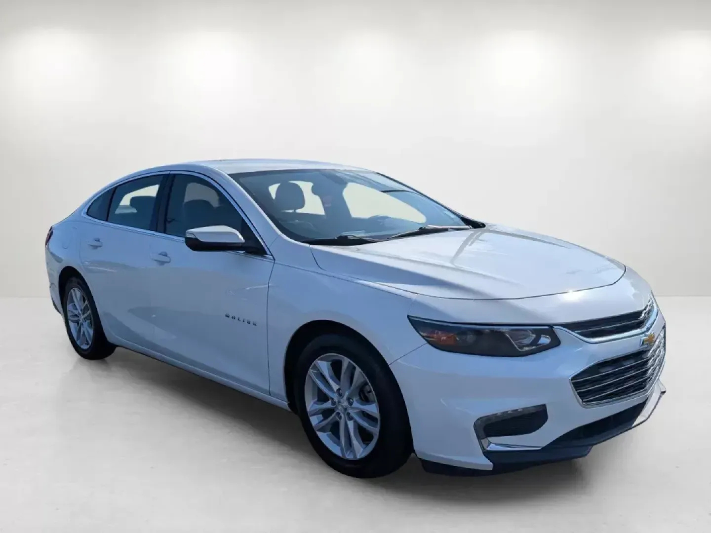 2016 /Dark Atmosphere/Medium Ash Gray Chevrolet Malibu LT (1G1ZE5ST7GF) with an Turbocharged Gas I4 1.5L/91 engine, 6-Speed Automatic transmission, located at 1430 Gateway Drive, Opelika, AL, 36801, (334) 239-0944, 32.637871, -85.409790 - 2016 Chevrolet Malibu LT - Photo#2