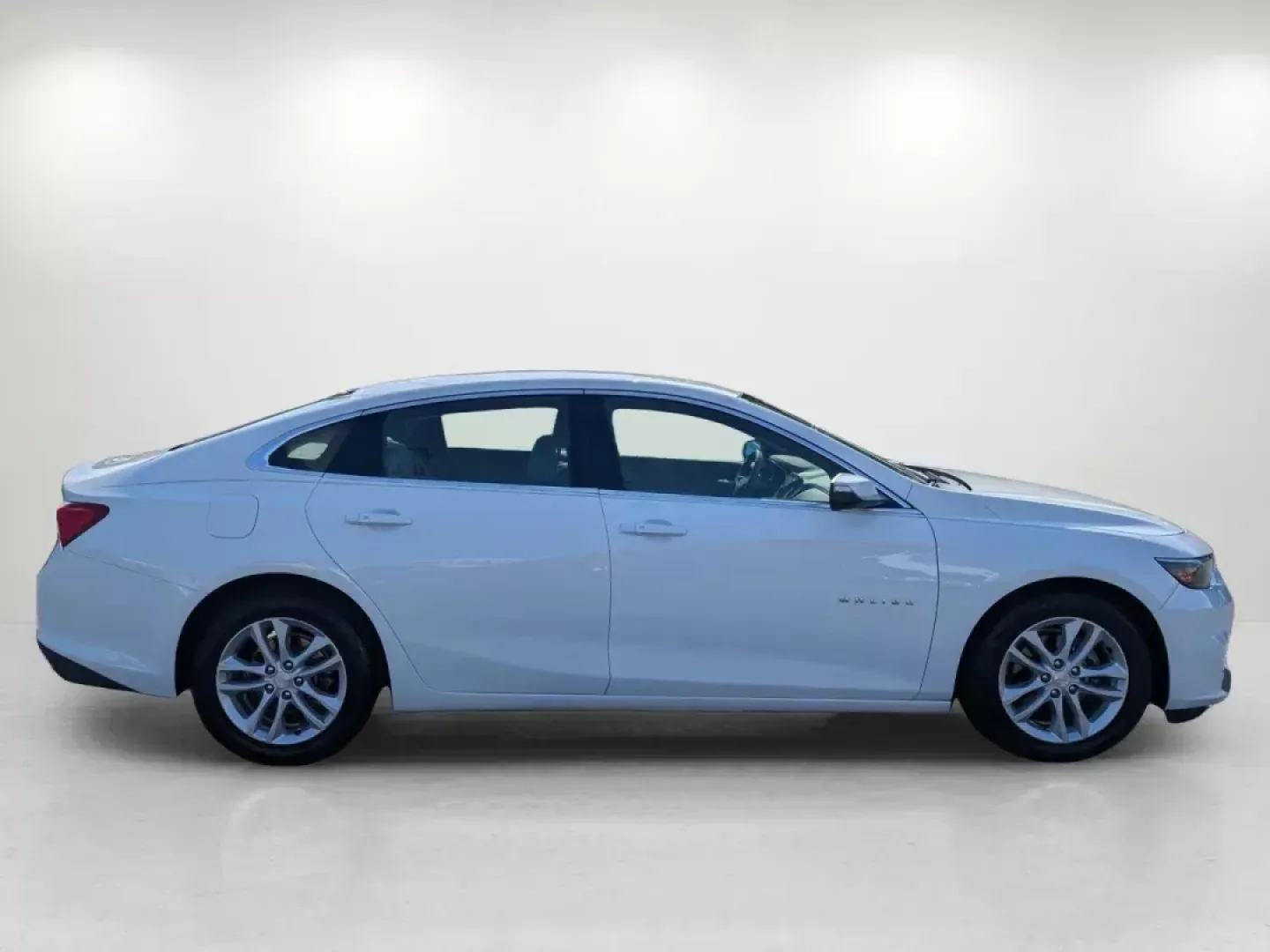2016 /Dark Atmosphere/Medium Ash Gray Chevrolet Malibu LT (1G1ZE5ST7GF) with an Turbocharged Gas I4 1.5L/91 engine, 6-Speed Automatic transmission, located at 1430 Gateway Drive, Opelika, AL, 36801, (334) 239-0944, 32.637871, -85.409790 - 2016 Chevrolet Malibu LT - Photo#3