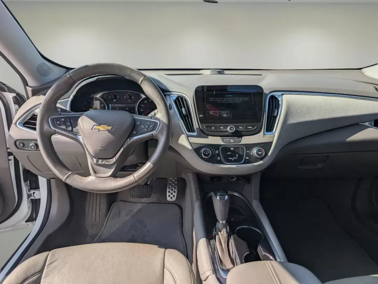 2016 /Dark Atmosphere/Medium Ash Gray Chevrolet Malibu LT (1G1ZE5ST7GF) with an Turbocharged Gas I4 1.5L/91 engine, 6-Speed Automatic transmission, located at 1430 Gateway Drive, Opelika, AL, 36801, (334) 239-0944, 32.637871, -85.409790 - 2016 Chevrolet Malibu LT - Photo#11