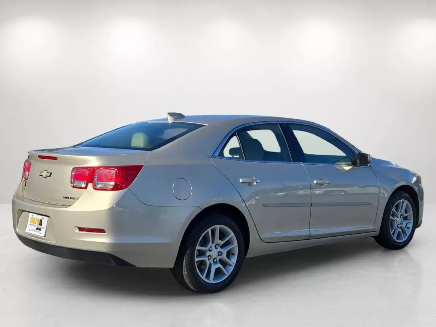 2016 /Cocoa/Light Neutral Chevrolet Malibu Limited LT (1G11C5SA8GF) with an Other engine, located at 1430 Gateway Drive, Opelika, AL, 36801, (334) 239-0944, 32.637871, -85.409790 - Discover the perfect blend of style, comfort, and reliability with our 2016 Chevrolet Malibu Limited, available now at Gils Auto your trusted Buy Here Pay Here dealership located at 5115 14th Ave., Columbus, GA 31904. Nestled in the heart of Columbus, this sedan is not just a mode of transportation - Photo#5