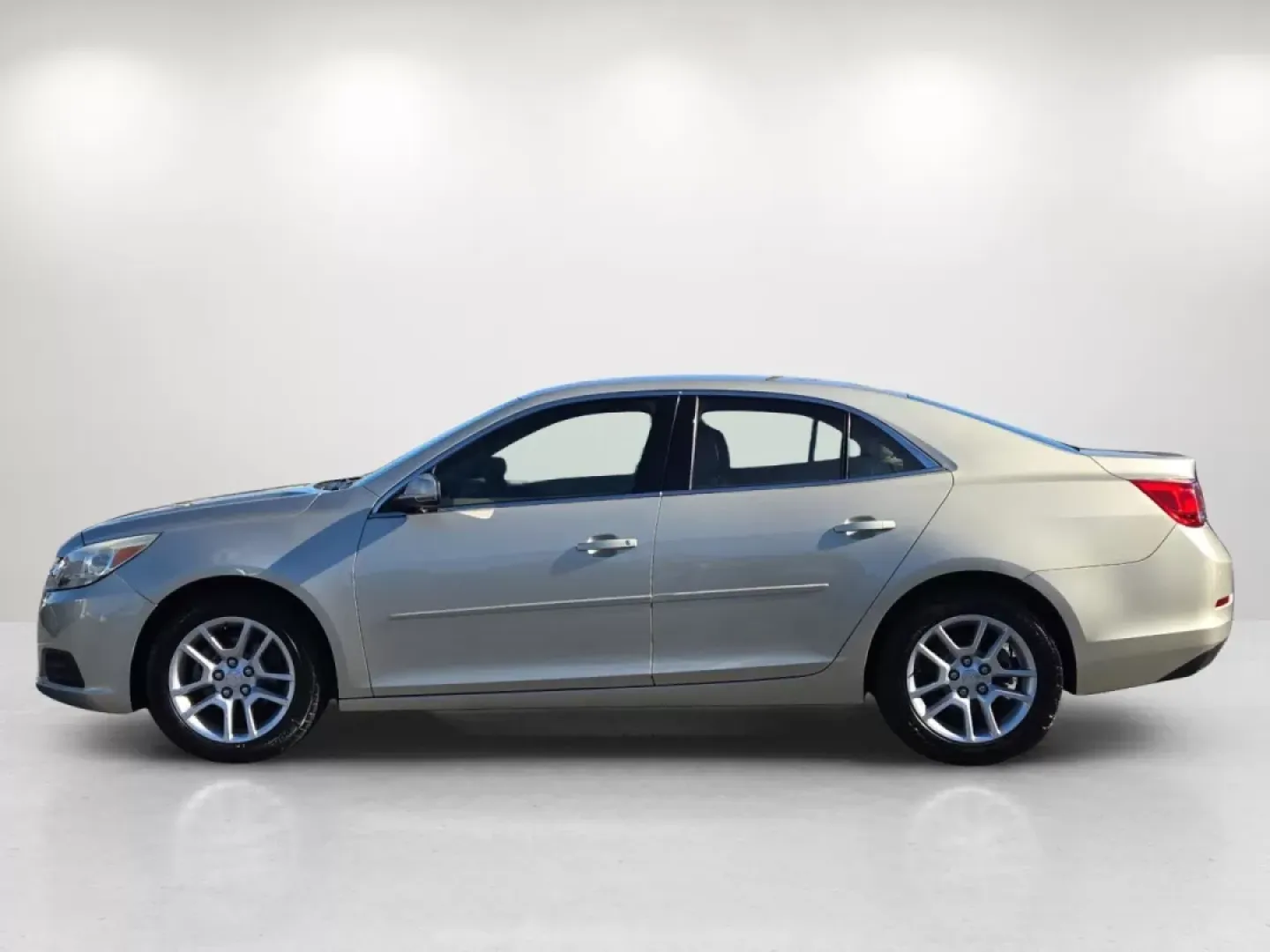 2016 /Cocoa/Light Neutral Chevrolet Malibu Limited LT (1G11C5SA8GF) with an Other engine, located at 1430 Gateway Drive, Opelika, AL, 36801, (334) 239-0944, 32.637871, -85.409790 - Discover the perfect blend of style, comfort, and reliability with our 2016 Chevrolet Malibu Limited, available now at Gils Auto your trusted Buy Here Pay Here dealership located at 5115 14th Ave., Columbus, GA 31904. Nestled in the heart of Columbus, this sedan is not just a mode of transportation - Photo#8
