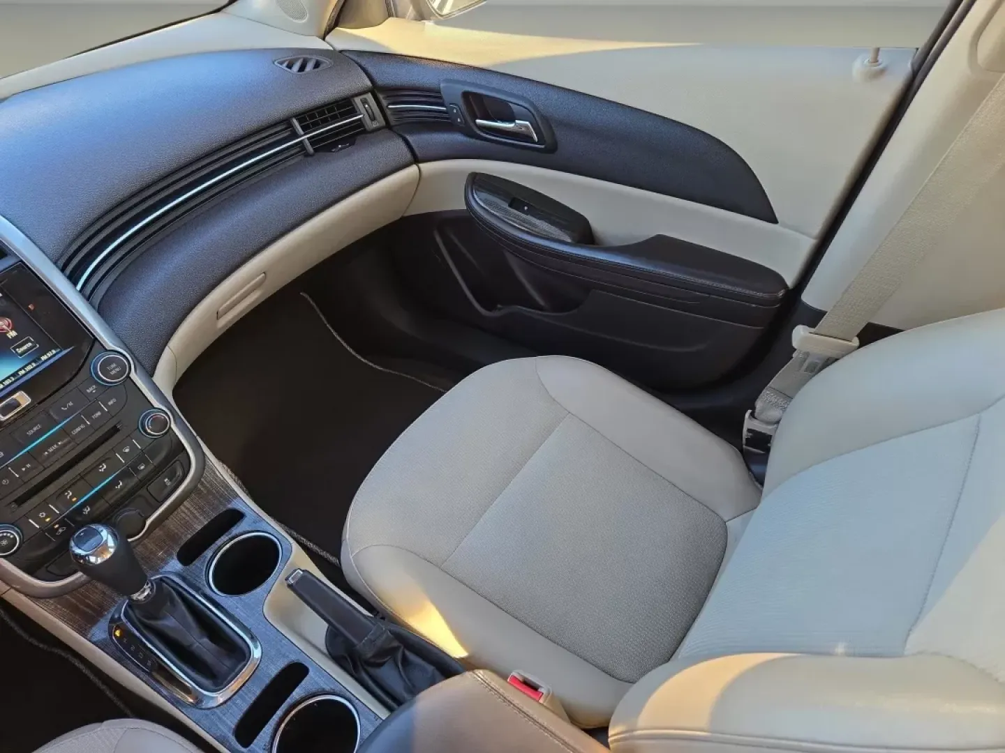 2016 /Cocoa/Light Neutral Chevrolet Malibu Limited LT (1G11C5SA8GF) with an Other engine, located at 1430 Gateway Drive, Opelika, AL, 36801, (334) 239-0944, 32.637871, -85.409790 - Discover the perfect blend of style, comfort, and reliability with our 2016 Chevrolet Malibu Limited, available now at Gils Auto your trusted Buy Here Pay Here dealership located at 5115 14th Ave., Columbus, GA 31904. Nestled in the heart of Columbus, this sedan is not just a mode of transportation - Photo#14