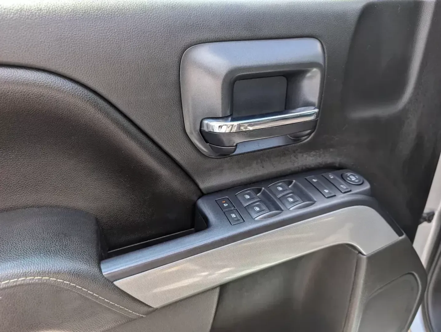 2016 /Jet Black Chevrolet Silverado 1500 LT (3GCUKRECXGG) with an Other engine, located at 3959 U.S. 80 W, Phenix City, AL, 36870, (334) 297-4885, 32.469296, -85.135185 - Discover the ultimate driving experience with this 2016 Chevrolet Silverado 1500 LT, perfect for those who crave adventure and reliability. Whether you're a growing family in need of a spacious and dependable vehicle or a weekend warrior looking to head off the beaten path, this truck has you covere - Photo#8