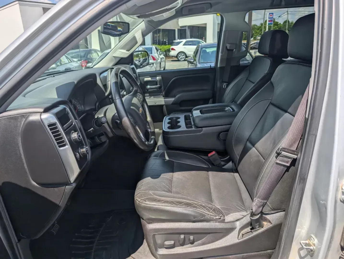 2016 /Jet Black Chevrolet Silverado 1500 LT (3GCUKRECXGG) with an Other engine, located at 3959 U.S. 80 W, Phenix City, AL, 36870, (334) 297-4885, 32.469296, -85.135185 - Discover the ultimate driving experience with this 2016 Chevrolet Silverado 1500 LT, perfect for those who crave adventure and reliability. Whether you're a growing family in need of a spacious and dependable vehicle or a weekend warrior looking to head off the beaten path, this truck has you covere - Photo#9