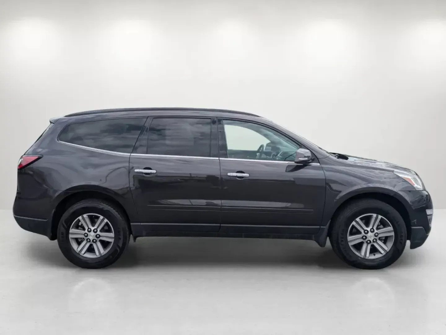 2016 /Ebony Chevrolet Traverse LT (1GNKRGKD7GJ) with an Other engine, located at 5115 14th Ave., Columbus, GA, 31904, (706) 323-0345, 32.511494, -84.971046 - **Experience Family Adventures with the 2016 Chevrolet Traverse LT at Gils Auto!**<br /> <br /> Are you seeking a versatile family SUV that blends comfort, safety, and style? Look no further than this stunning 2016 Chevrolet Traverse LT, now available at Gils Auto in Columbus, GA. With ample seating - Photo#3