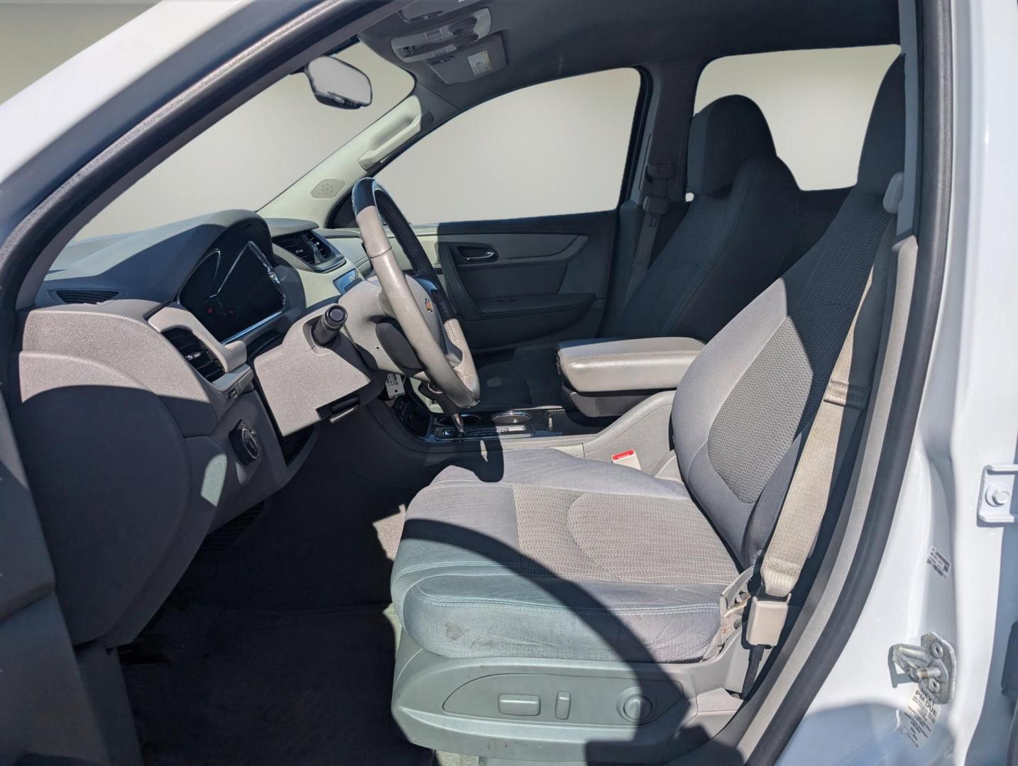 2016 /Dark Titanium/Light Titanium Chevrolet Traverse LT (1GNKRHKD5GJ) with an Gas V6 3.6L/217 engine, 6-Speed Automatic transmission, located at 5115 14th Ave., Columbus, GA, 31904, (706) 323-0345, 32.511494, -84.971046 - 2016 Chevrolet Traverse LT - Photo#10