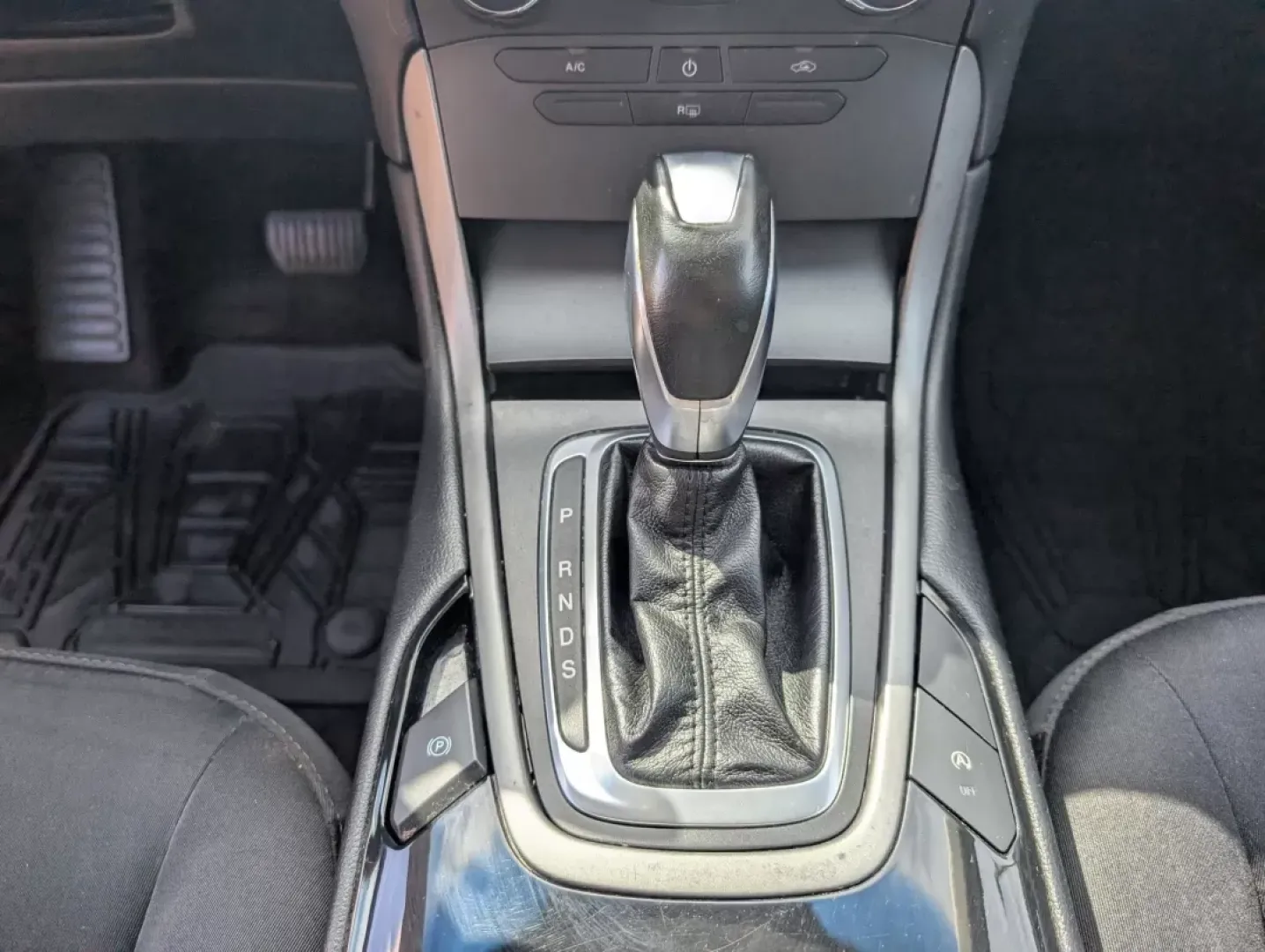 2016 Ford Edge SE (2FMPK3G92GB) with an Other engine, located at 3959 U.S. 80 W, Phenix City, AL, 36870, (334) 297-4885, 32.469296, -85.135185 - **Adventure Awaits with the 2016 Ford Edge SE Your Next Family SUV!**<br /> <br /> Are you ready to elevate your family adventures or daily commutes? Look no further than the 2016 Ford Edge SE, a versatile SUV designed for families on the go, budget-conscious buyers, or anyone seeking a reliable ve - Photo#14