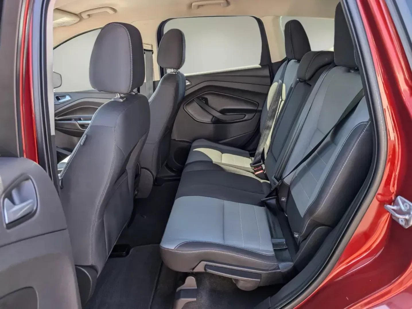 2016 Ford Escape SE (1FMCU0GXXGU) with an Intercooled Turbo Regular Unleaded I-4 1.6 L/98 engine, 6-Speed Automatic w/OD transmission, located at 7000 Northlake Connector, Columbus, GA, 31904, (706) 987-8085, 32.524975, -84.978134 - 2016 Ford Escape SE - Photo#10