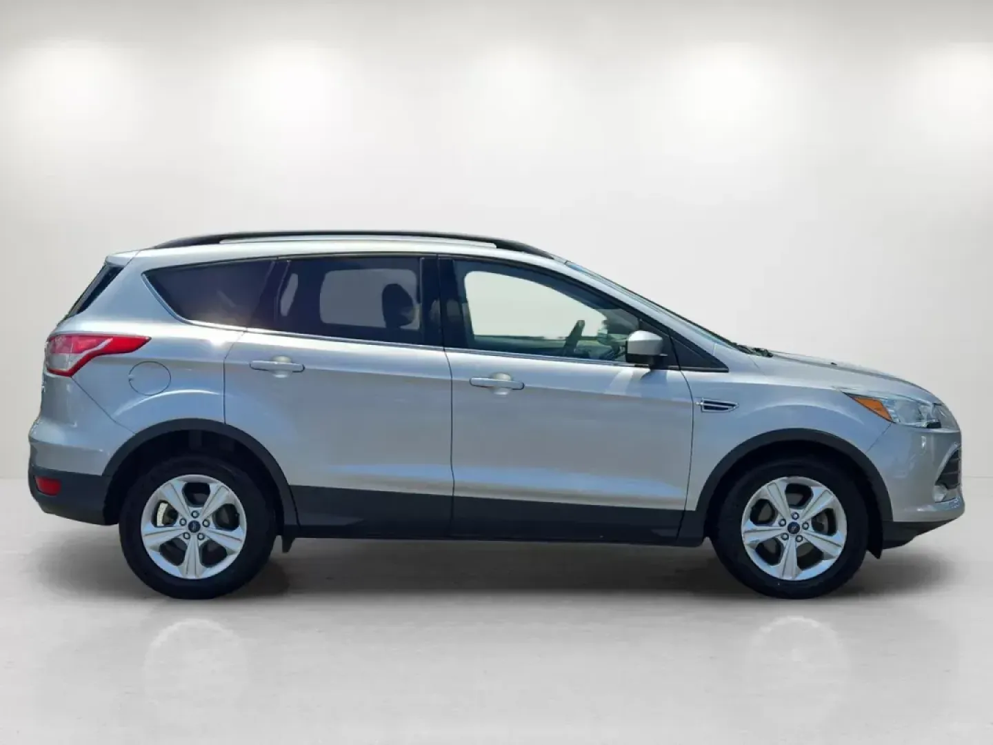 2016 Ford Escape SE (1FMCU0GX3GU) with an Other engine, located at 804 22nd Ave, Phenix City, AL, 36870, (334) 297-1860, 32.484749, -85.024475 - Explore a world of adventure and daily convenience with the 2016 Ford Escape SE, proudly offered by Gils Auto - Phenix City #2, your premier Buy Here Pay Here dealership located at 804 22nd Ave, Phenix City, AL 36870. This versatile SUV is perfect for growing families, budget-conscious buyers, or co - Photo#3